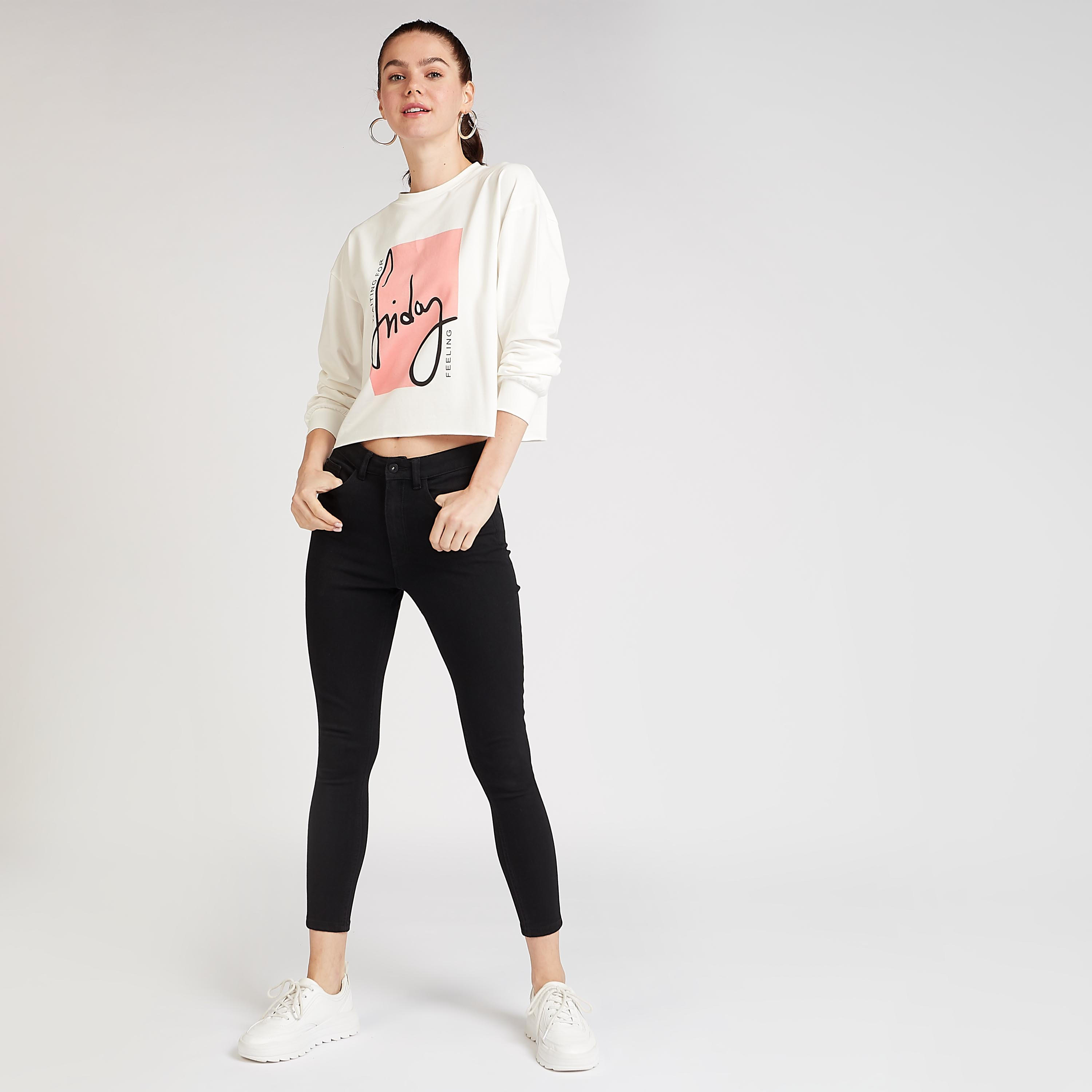 سويت شيرت مستدام بياقة ضيّقة وأكمام طويلة وطبعات-women-winterwear-hoodiesandsweatshirts-sweatshirts-image-2