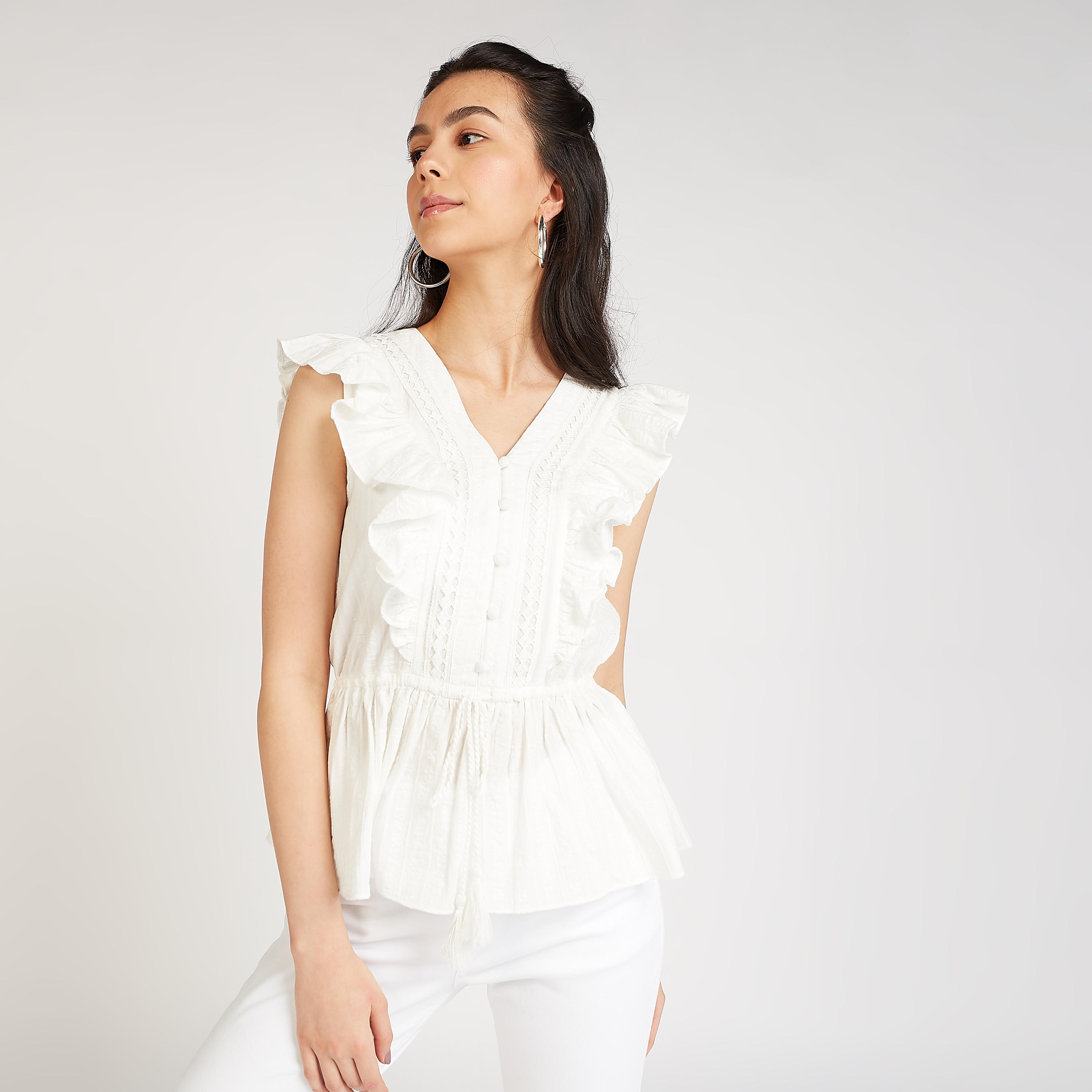 بلوزة  دون أكمام بياقة V وأربطة وتفاصيل دانتيل-women-clothing-shirtsandblouses-blouses-image-1
