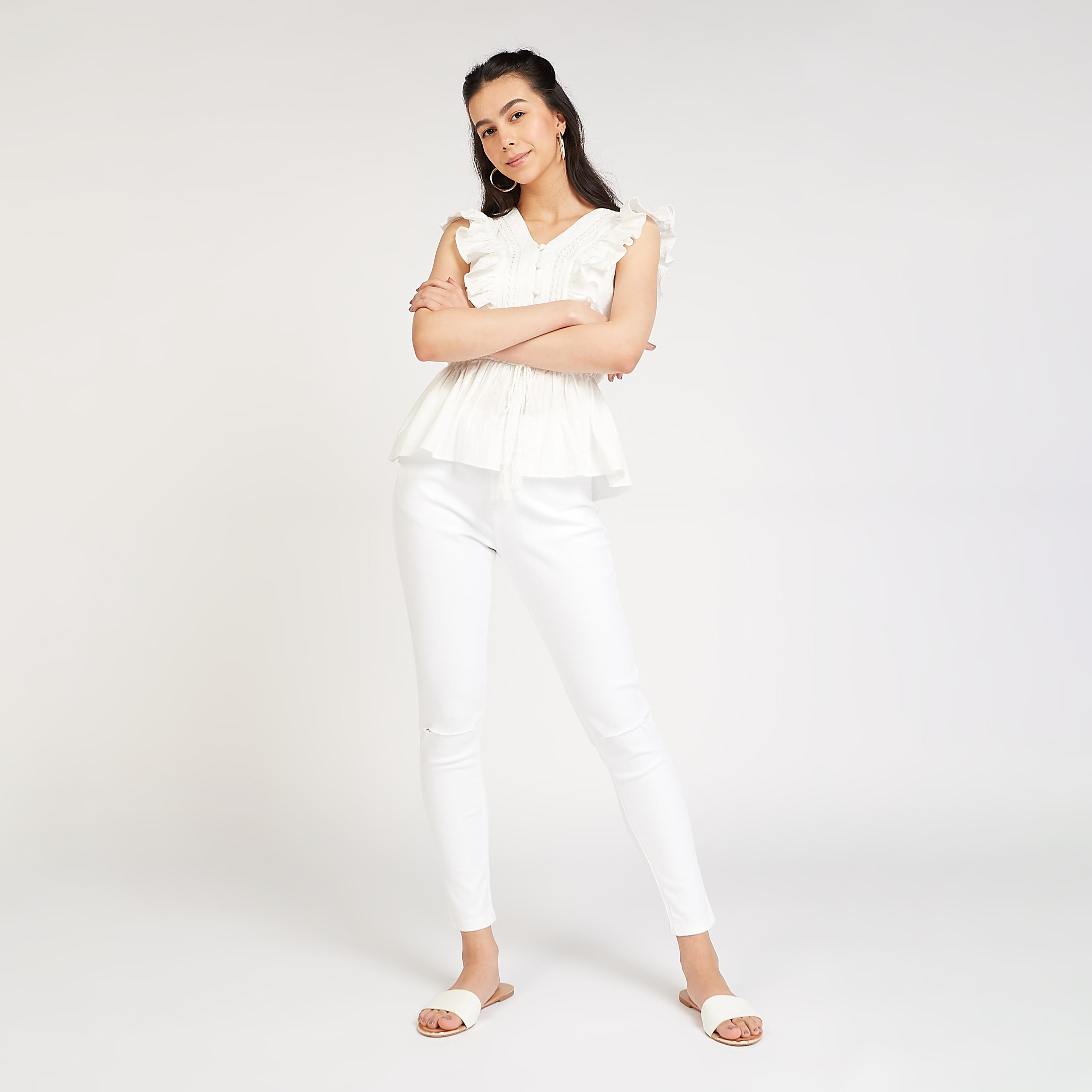بلوزة  دون أكمام بياقة V وأربطة وتفاصيل دانتيل-women-clothing-shirtsandblouses-blouses-image-2