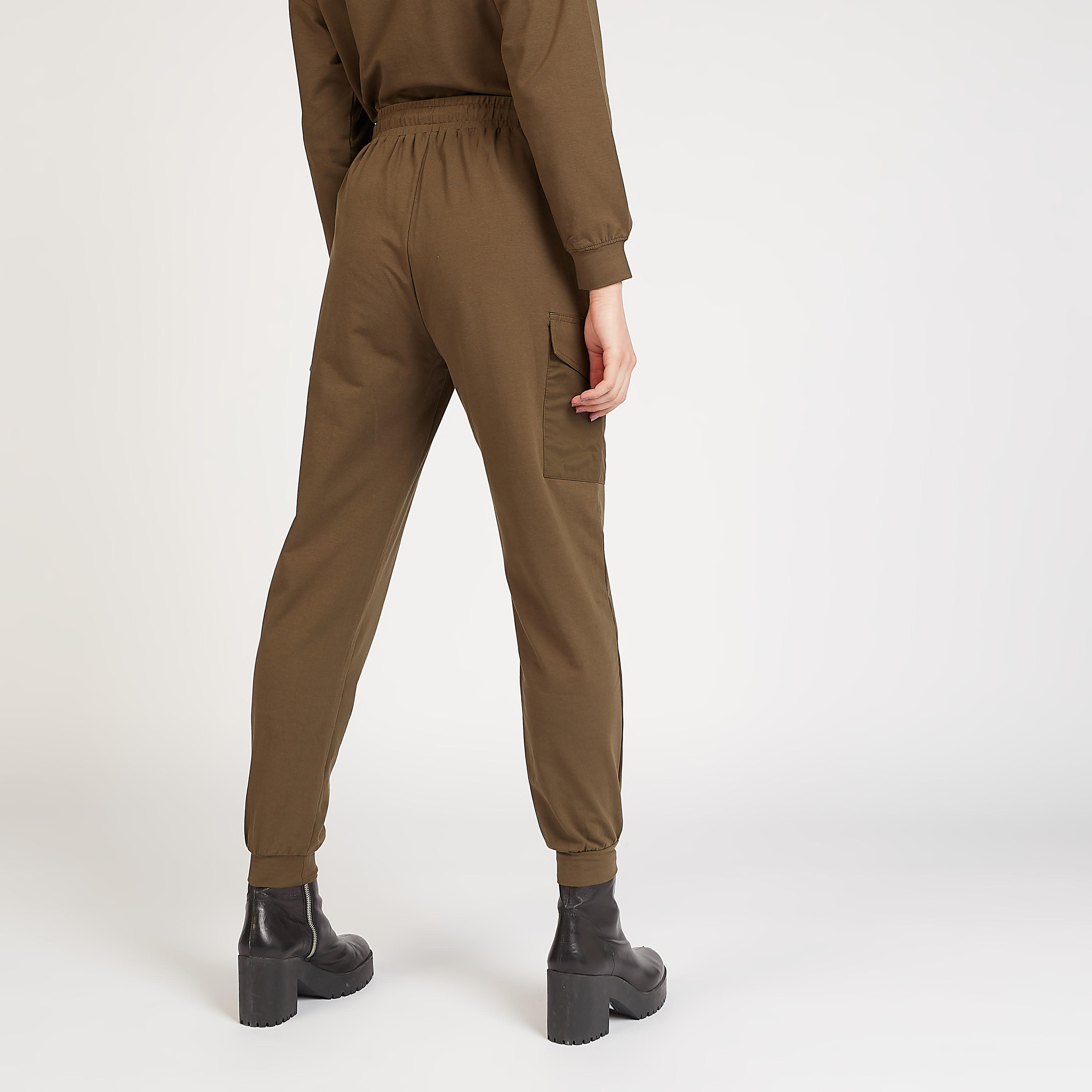 بنطلون رياضي مستدام سادة بأطراف مطّاطية ورباط اغلاق و جيوب-women-clothing-bottoms-joggers-image-3