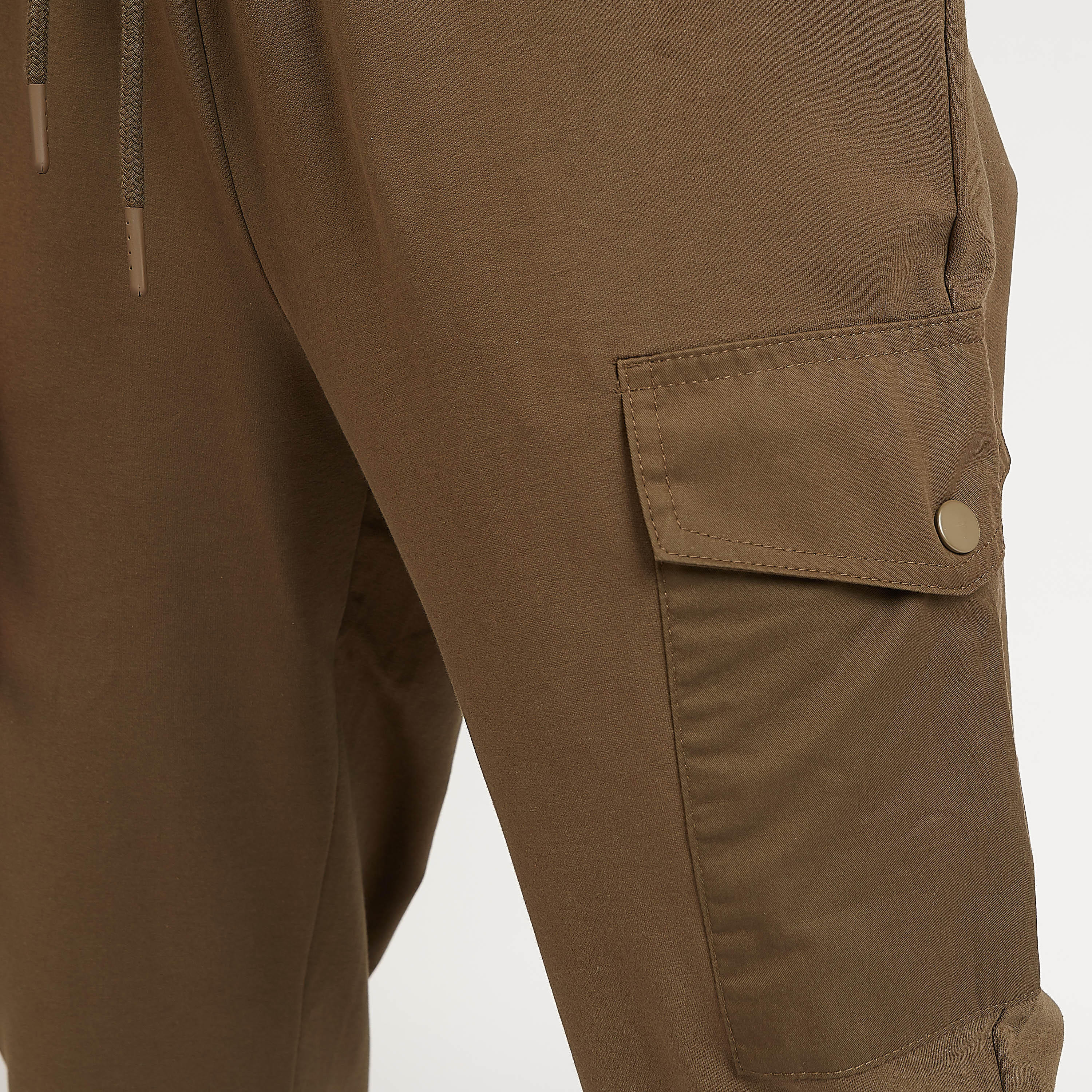 بنطلون رياضي مستدام سادة بأطراف مطّاطية ورباط اغلاق و جيوب-women-clothing-bottoms-joggers-image-1