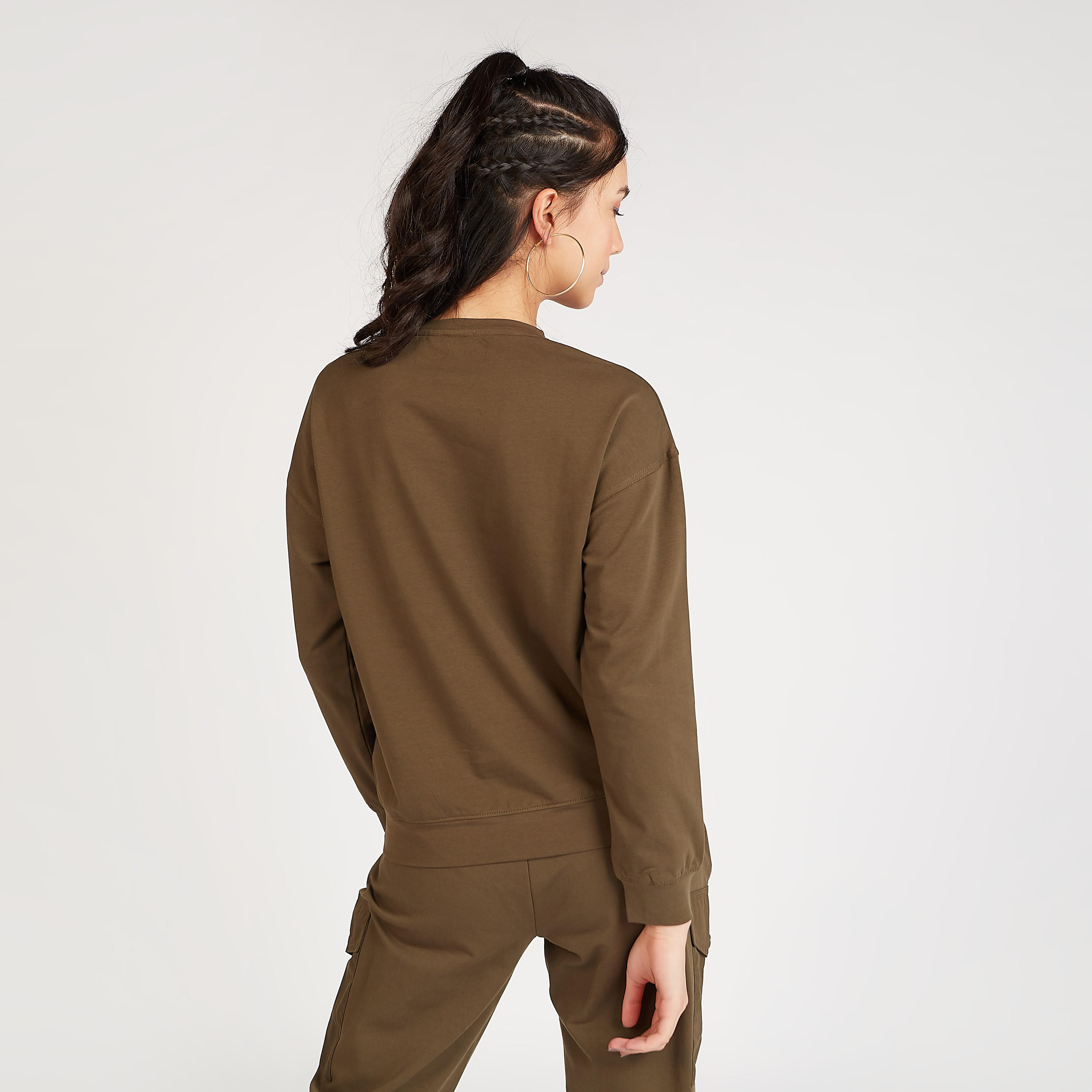 سويت شيرت سادة بياقة ضيّقة وأكمام طويلة-women-winterwear-hoodiesandsweatshirts-sweatshirts-image-2