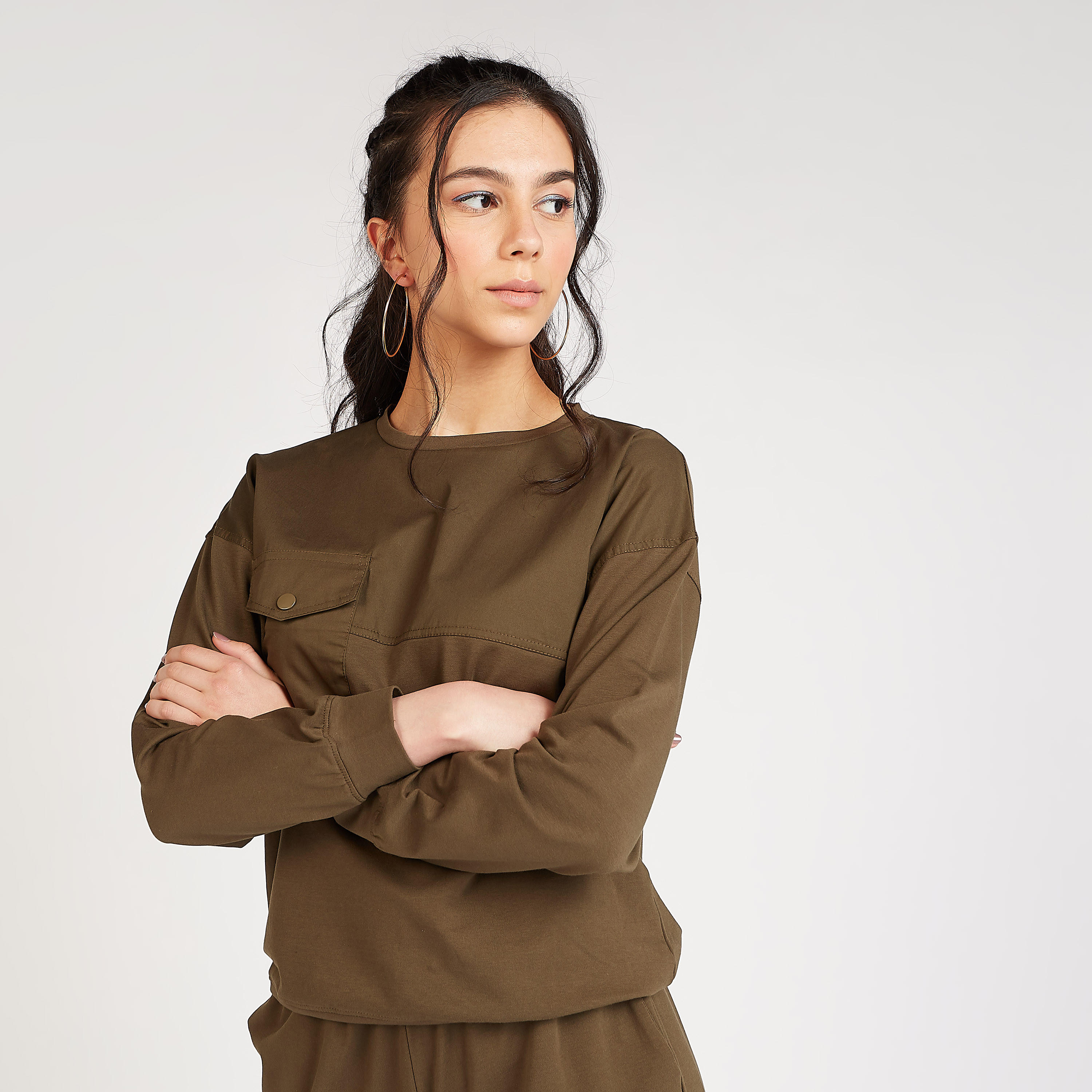 سويت شيرت سادة بياقة ضيّقة وأكمام طويلة-women-winterwear-hoodiesandsweatshirts-sweatshirts-image-1