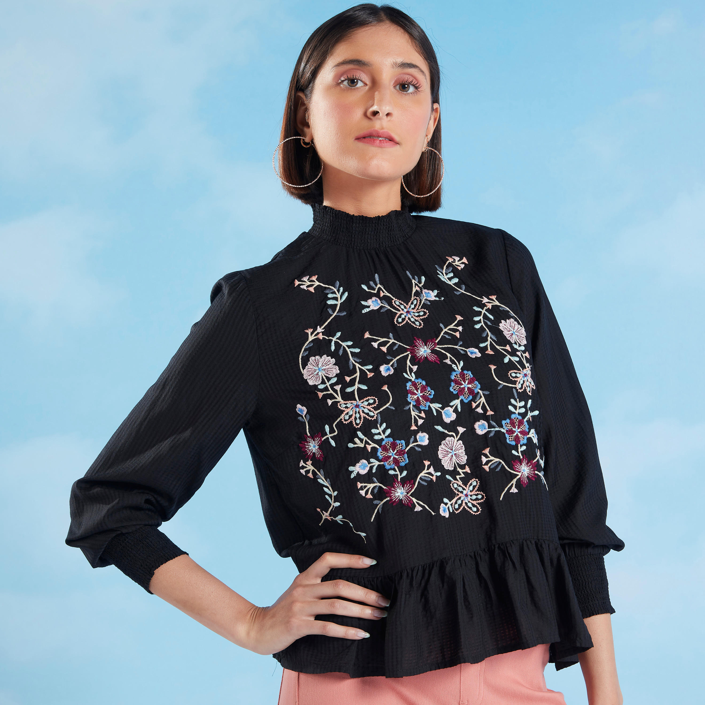 بلوزة مطرزة بياقة عالية وأكمام بيشوب-women-clothing-shirtsandblouses-blouses-image-1