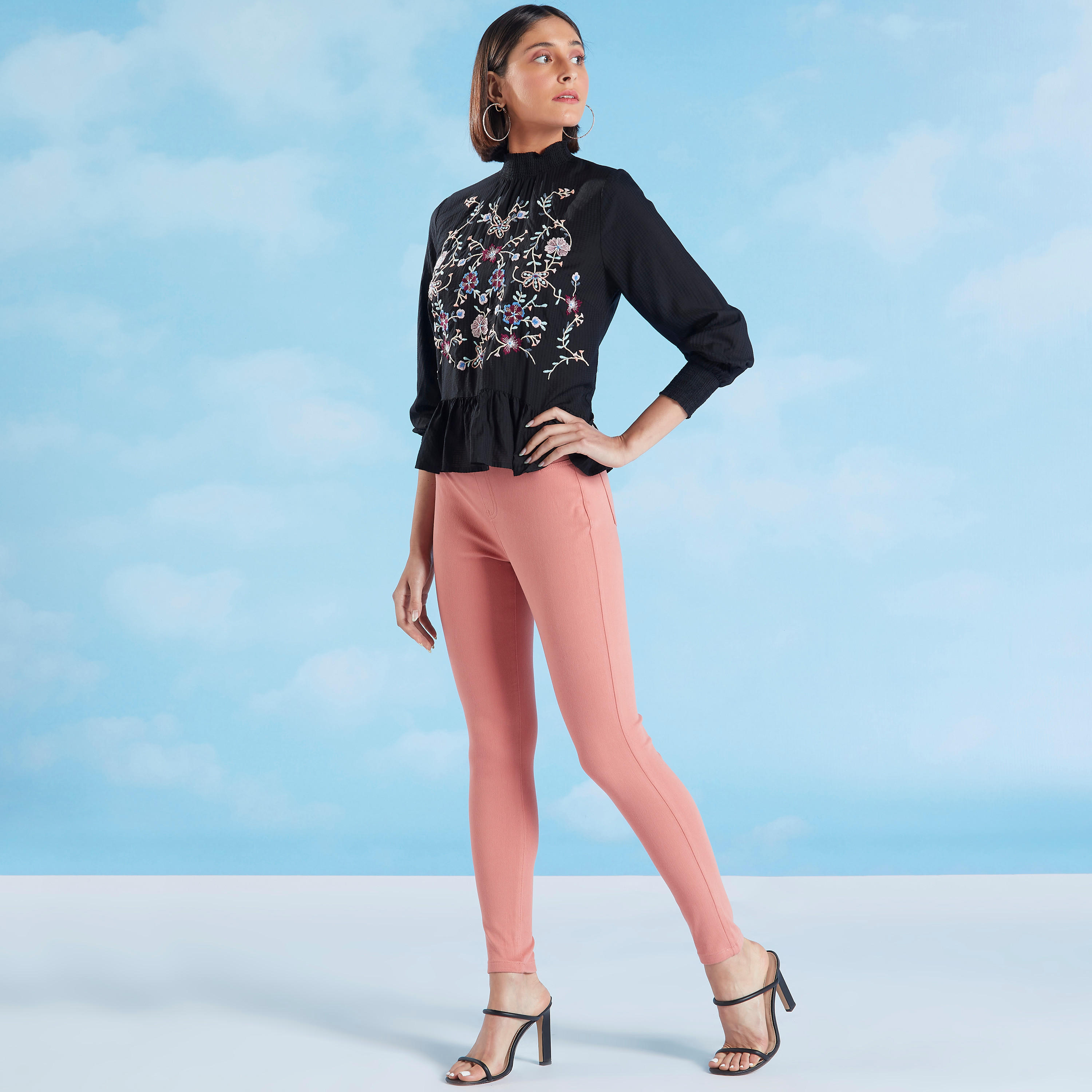 بلوزة مطرزة بياقة عالية وأكمام بيشوب-women-clothing-shirtsandblouses-blouses-image-2