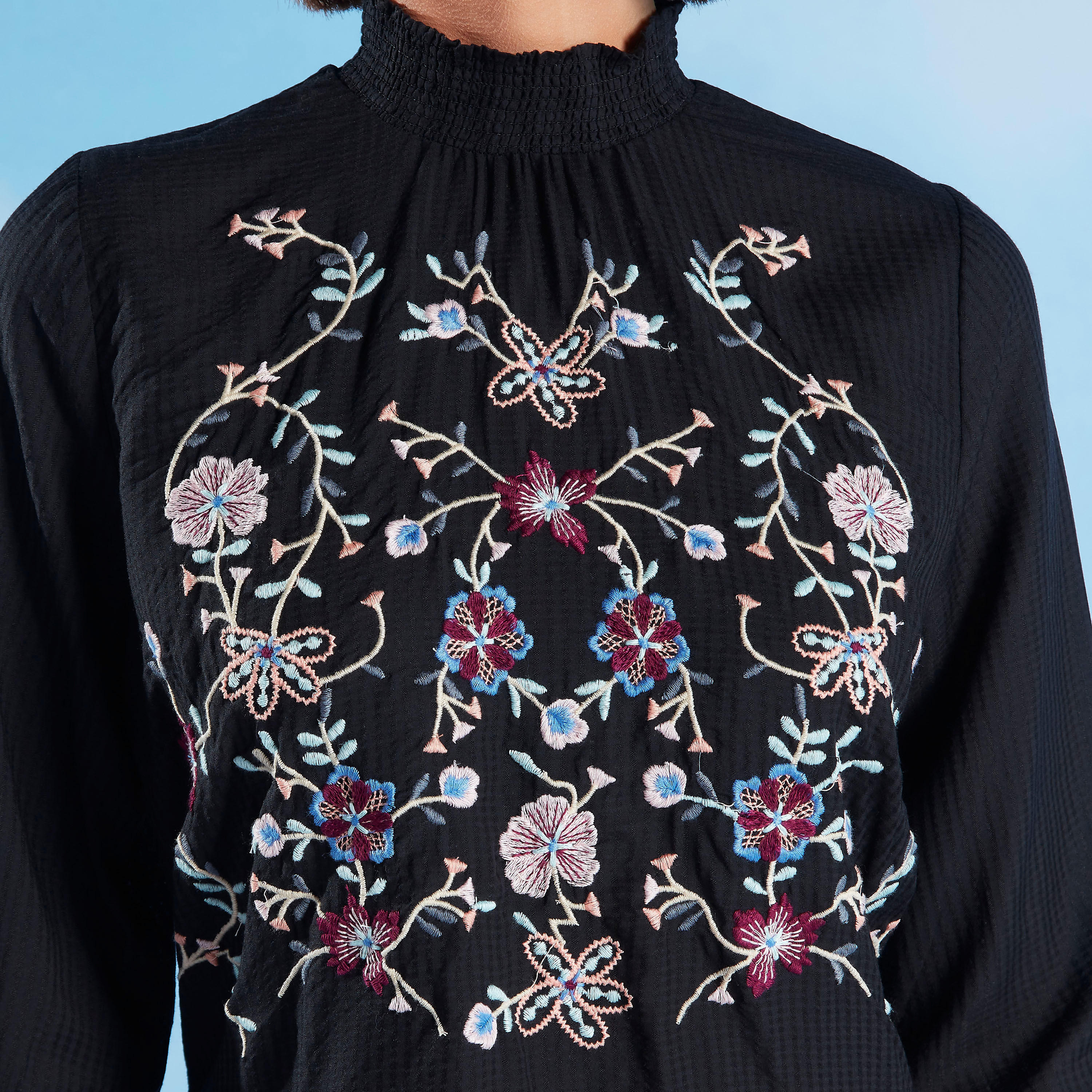 بلوزة مطرزة بياقة عالية وأكمام بيشوب-women-clothing-shirtsandblouses-blouses-image-3