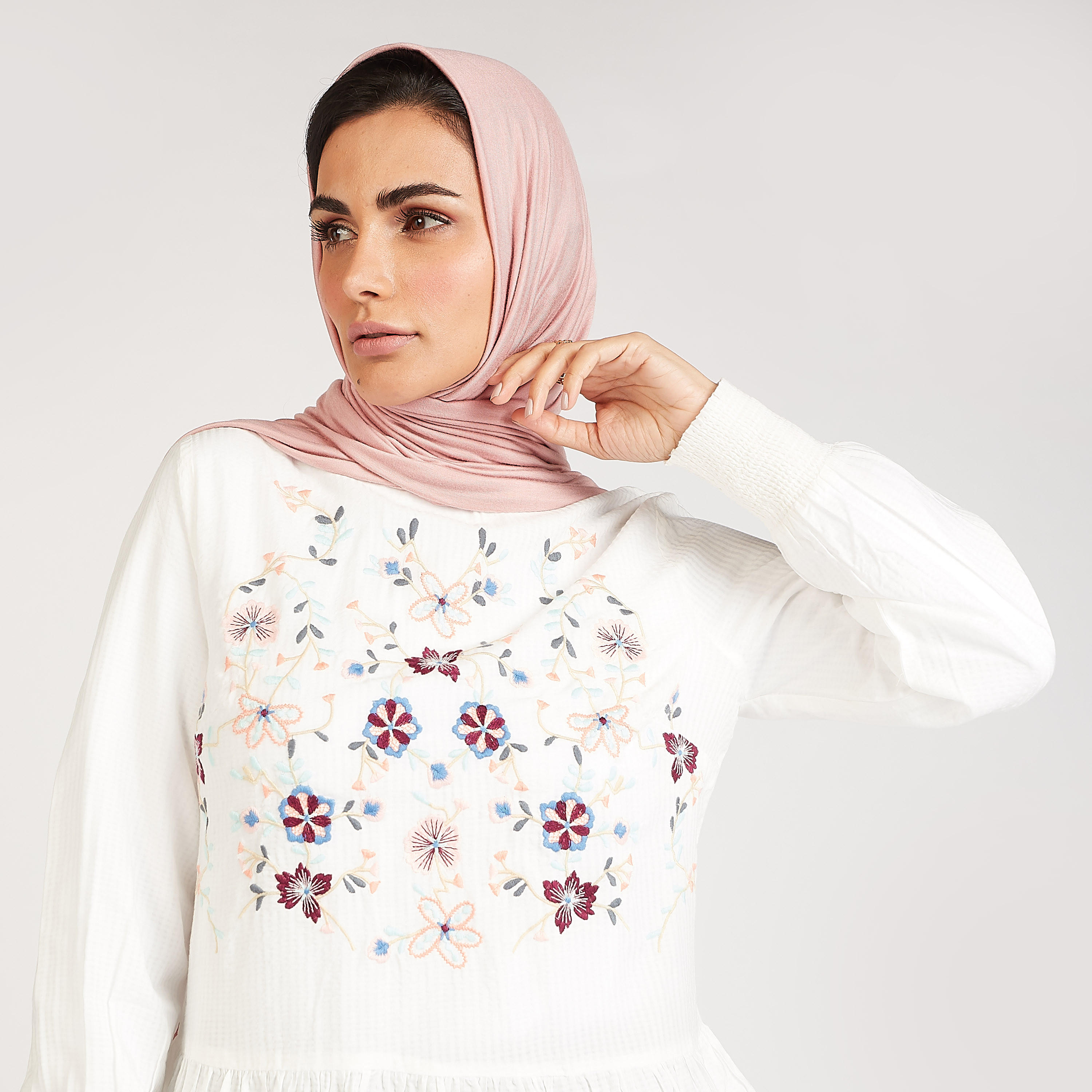 بلوزة مطرزة بياقة عالية وأكمام بيشوب-women-clothing-shirtsandblouses-blouses-image-5