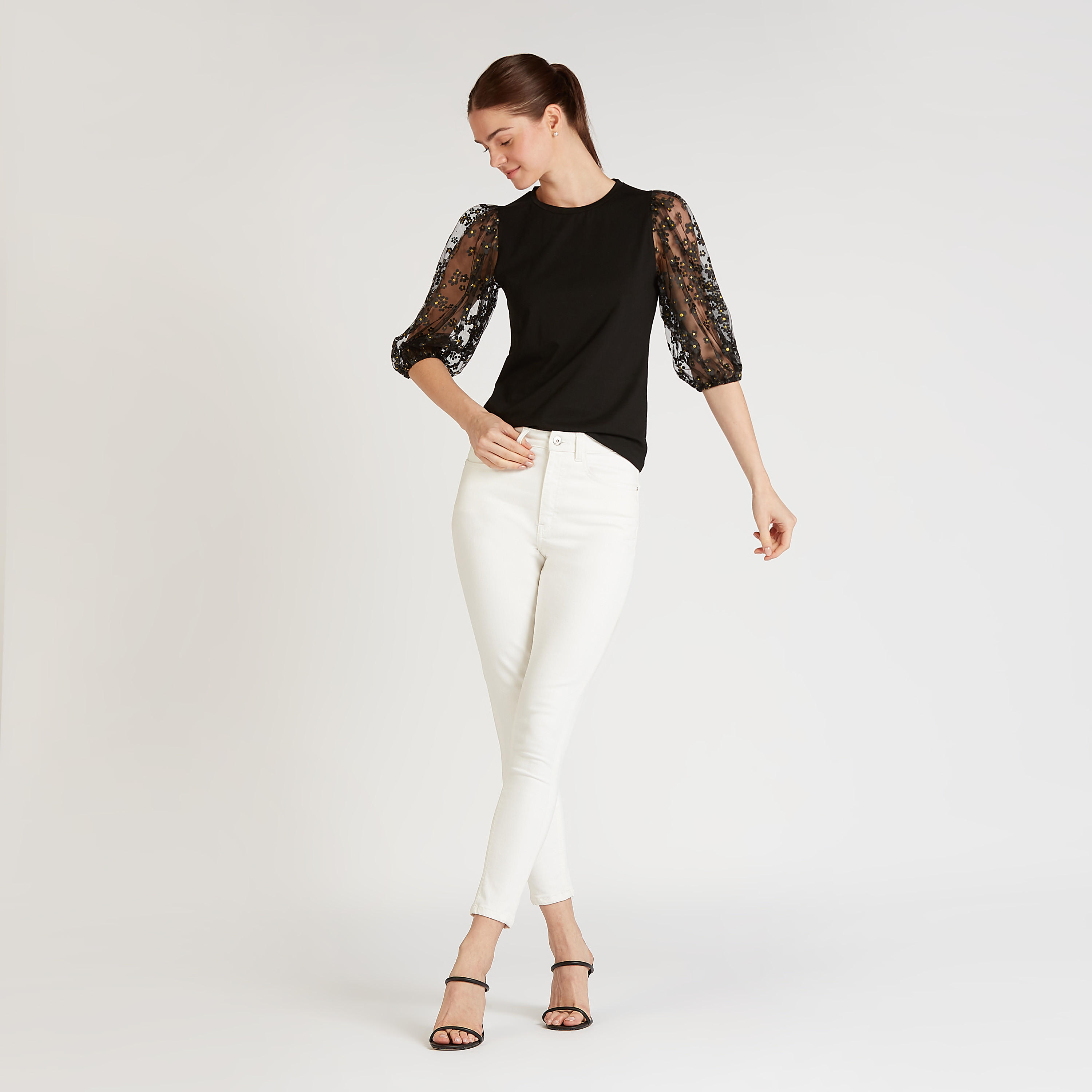 بلوزة سادة بياقة ضيّقة وأكمام 3/4 شبكيّة بطبعات-women-clothing-shirtsandblouses-blouses-image-2
