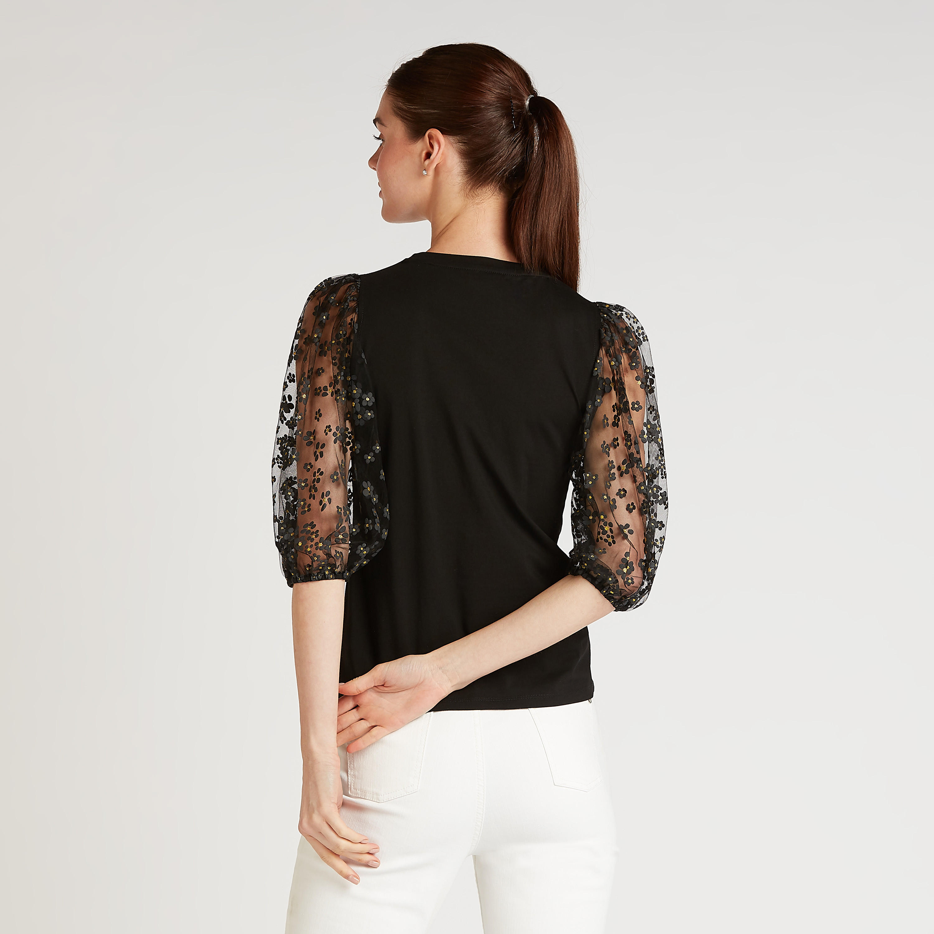 بلوزة سادة بياقة ضيّقة وأكمام 3/4 شبكيّة بطبعات-women-clothing-shirtsandblouses-blouses-image-4