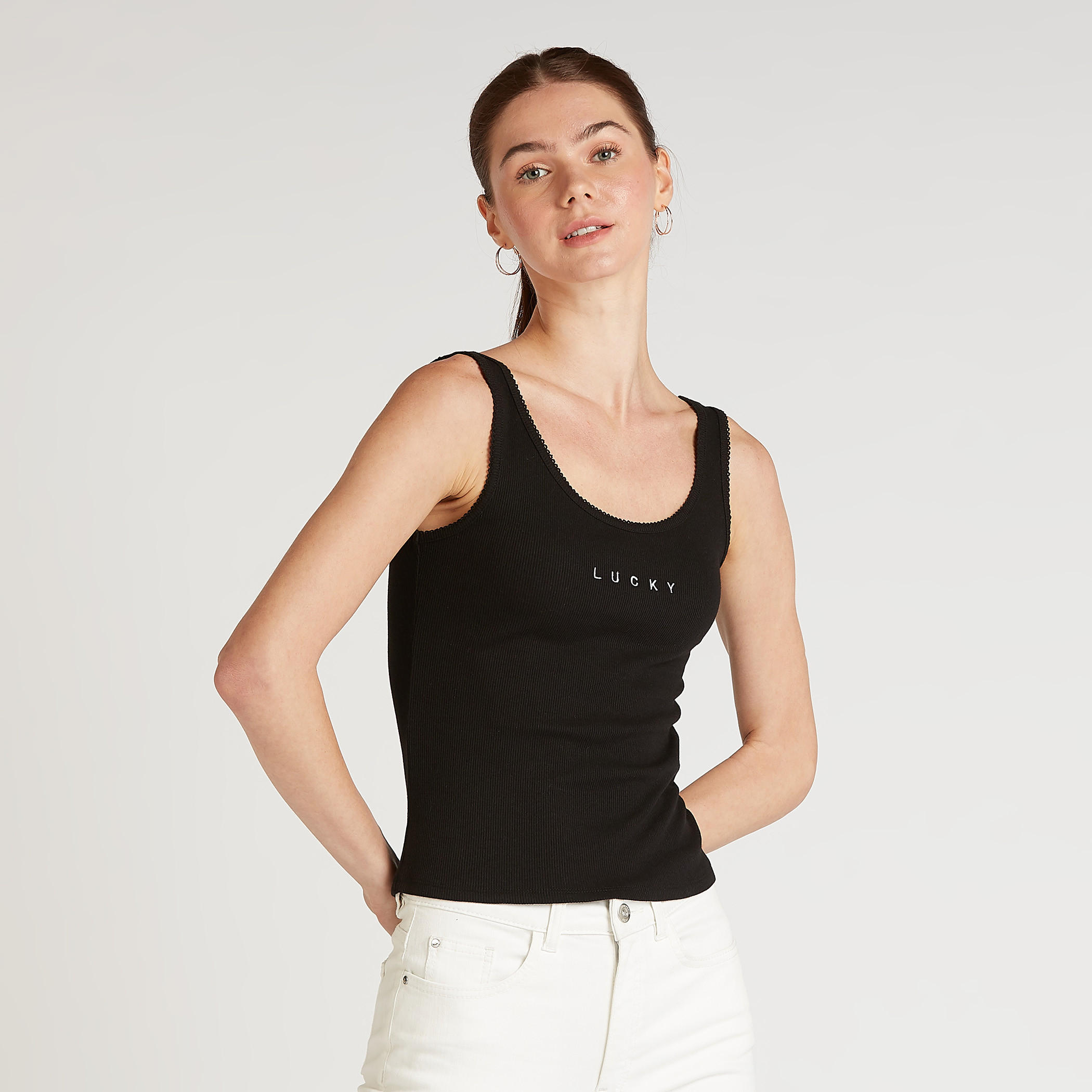 تيشيرت دون أكمام سليم فيت بارز الملمس بياقة عميقة-women-clothing-tshirts-image-1