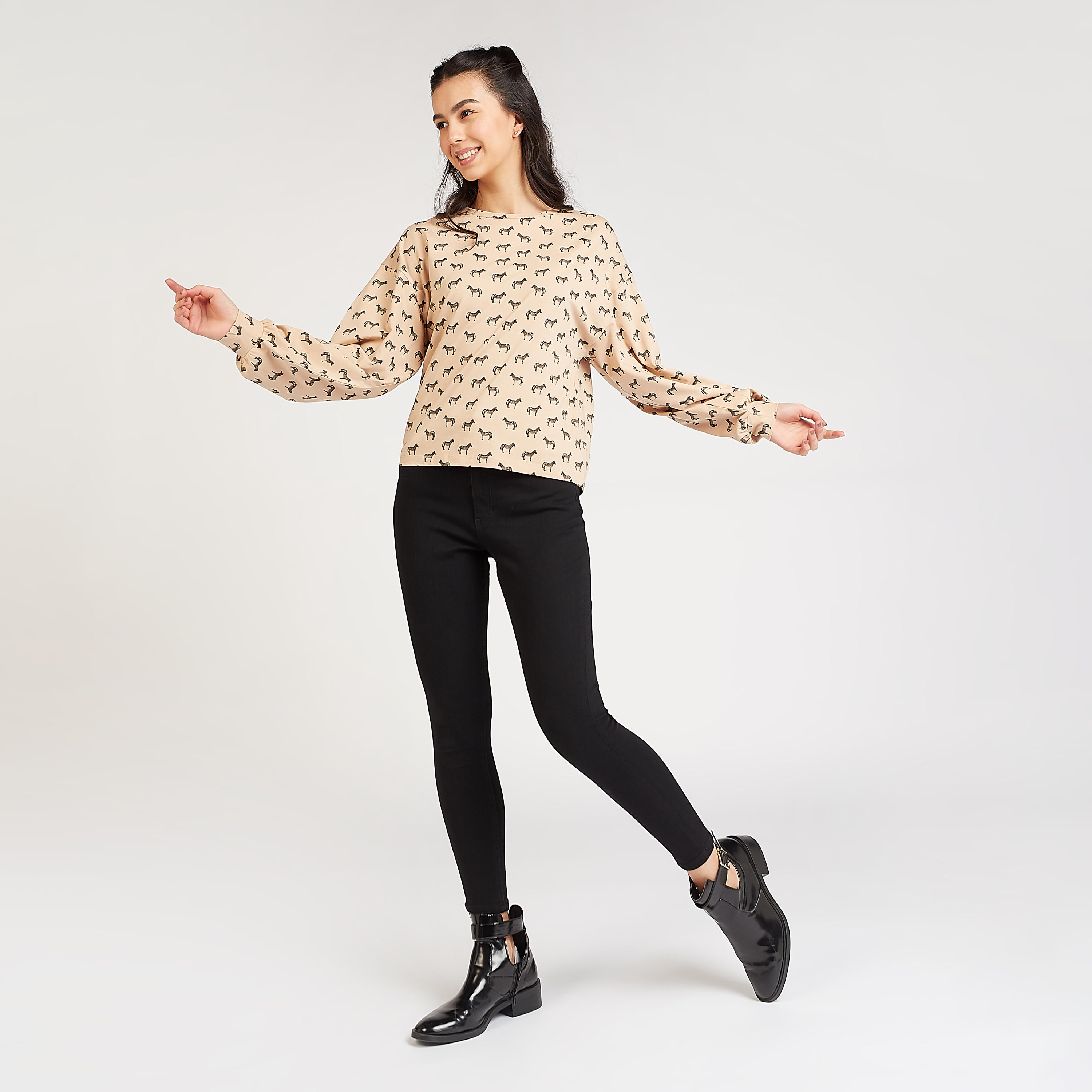 تيشيرت مستدام بياقة ضيقة وأكمام طويلة وطبعات-women-clothing-shirtsandblouses-shirts-image-2