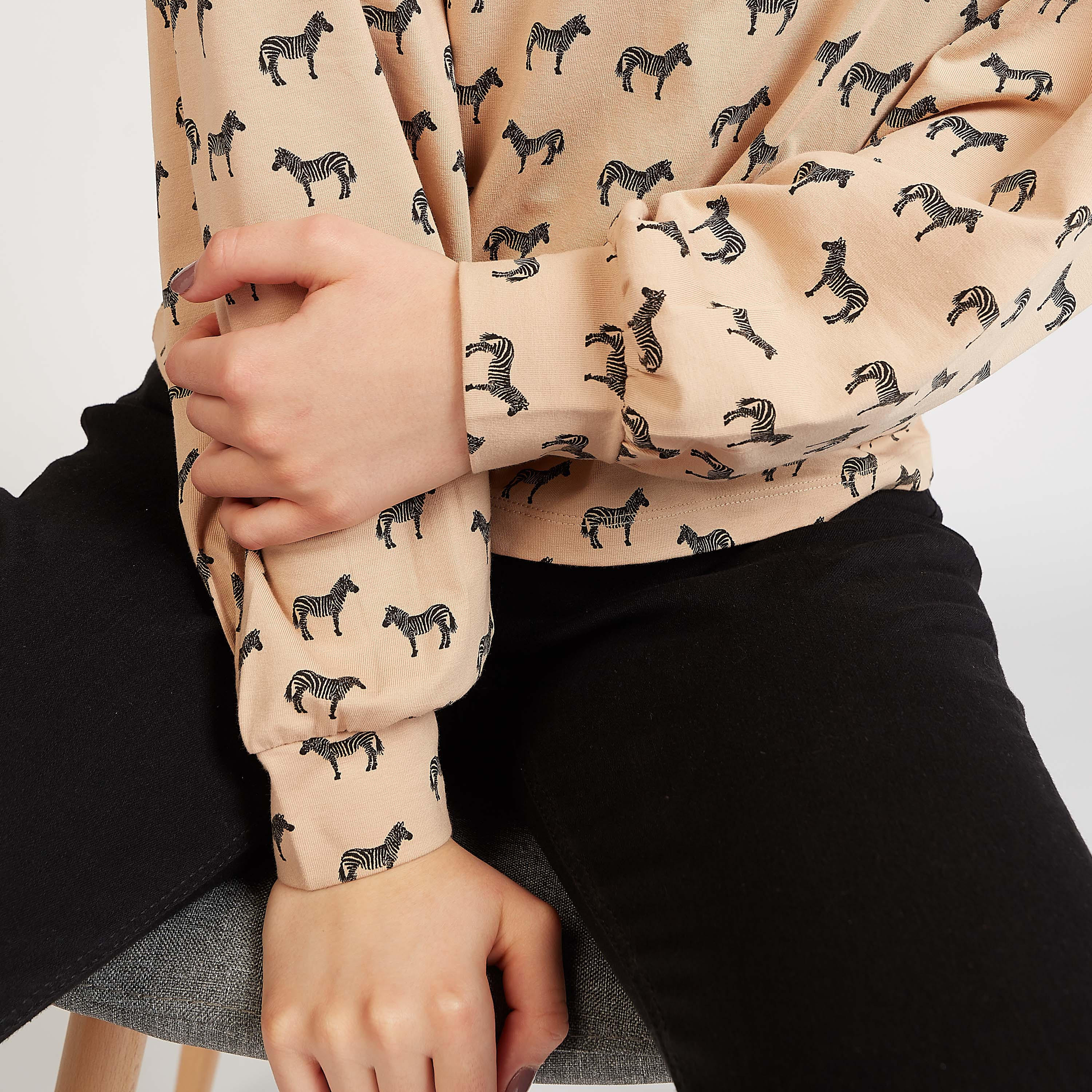 تيشيرت مستدام بياقة ضيقة وأكمام طويلة وطبعات-women-clothing-shirtsandblouses-shirts-image-3