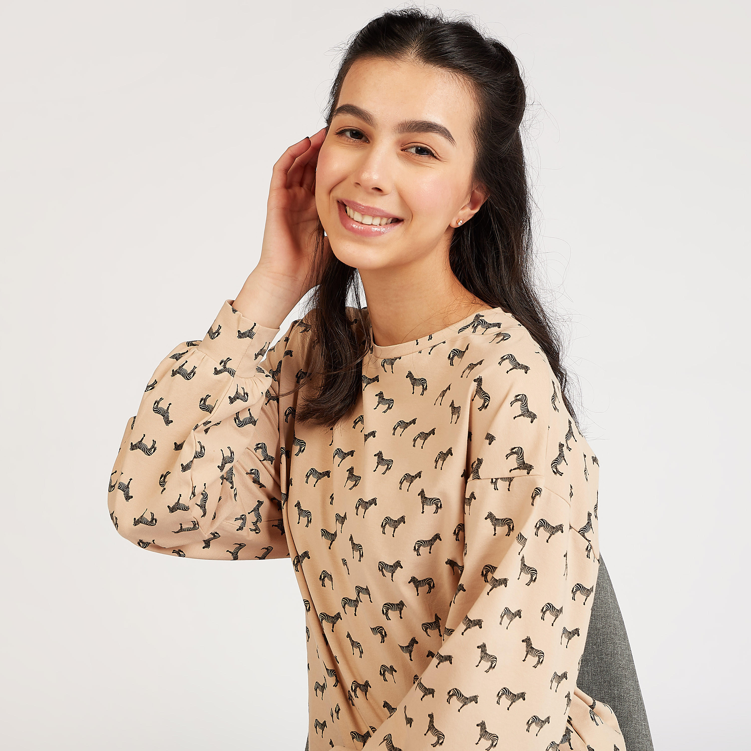 تيشيرت مستدام بياقة ضيقة وأكمام طويلة وطبعات-women-clothing-shirtsandblouses-shirts-image-5