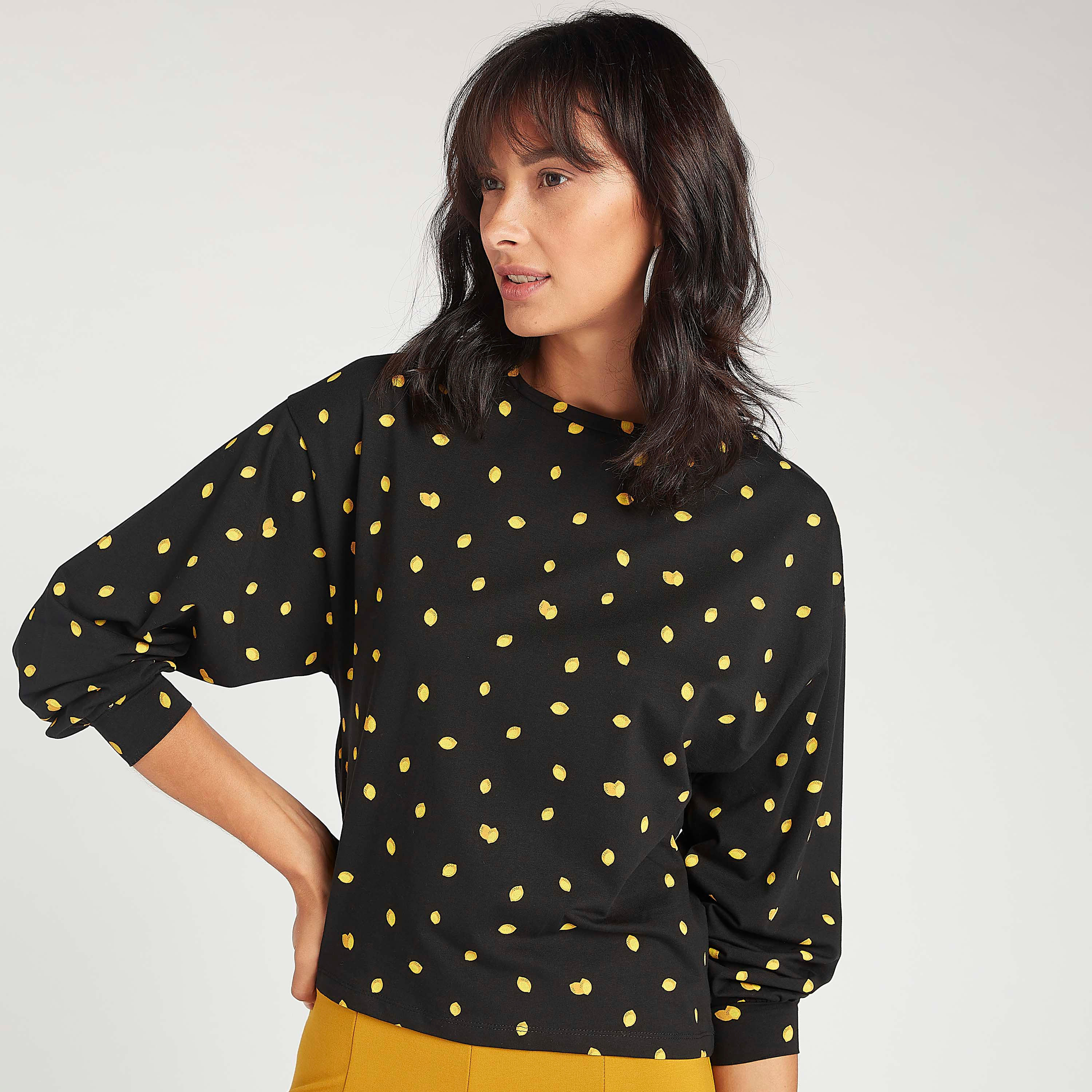 تيشيرت مستدام بياقة ضيقة وأكمام طويلة وطبعات-women-clothing-shirtsandblouses-shirts-image-1