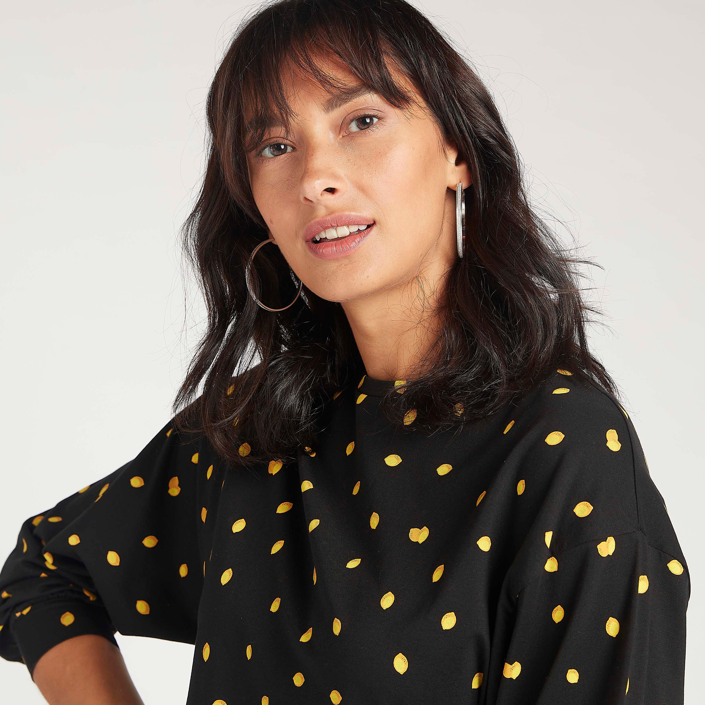 تيشيرت مستدام بياقة ضيقة وأكمام طويلة وطبعات-women-clothing-shirtsandblouses-shirts-image-3