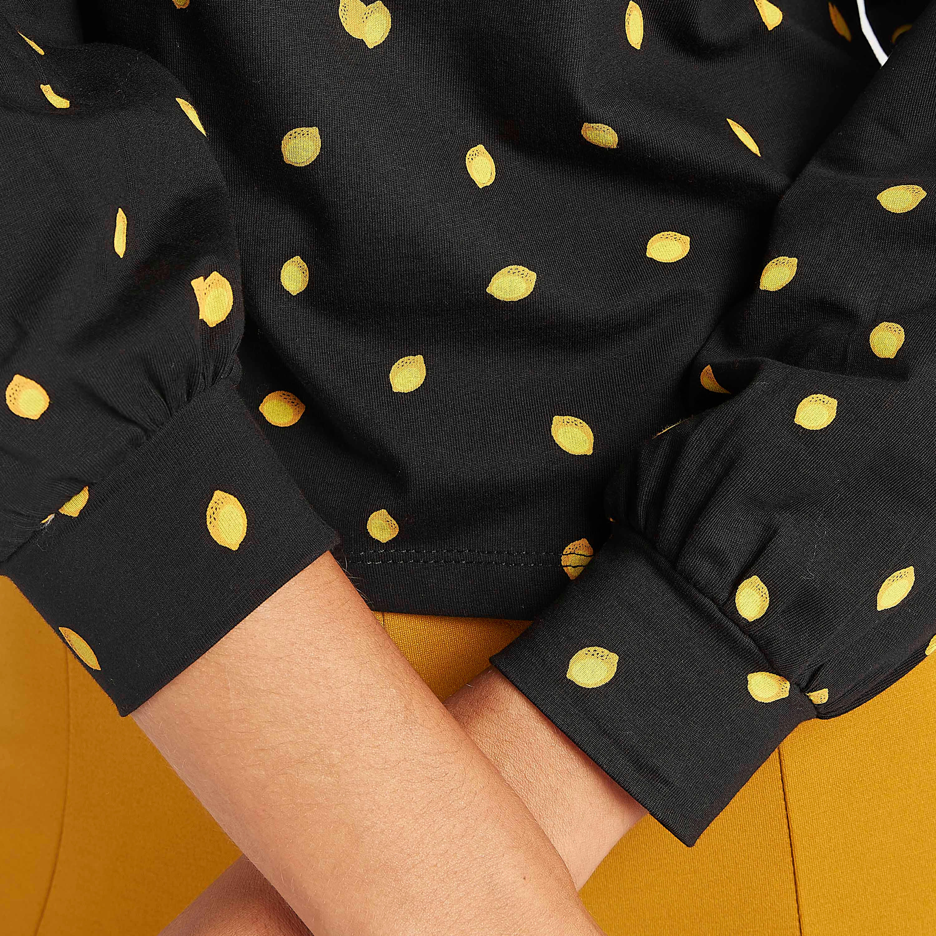 تيشيرت مستدام بياقة ضيقة وأكمام طويلة وطبعات-women-clothing-shirtsandblouses-shirts-image-5