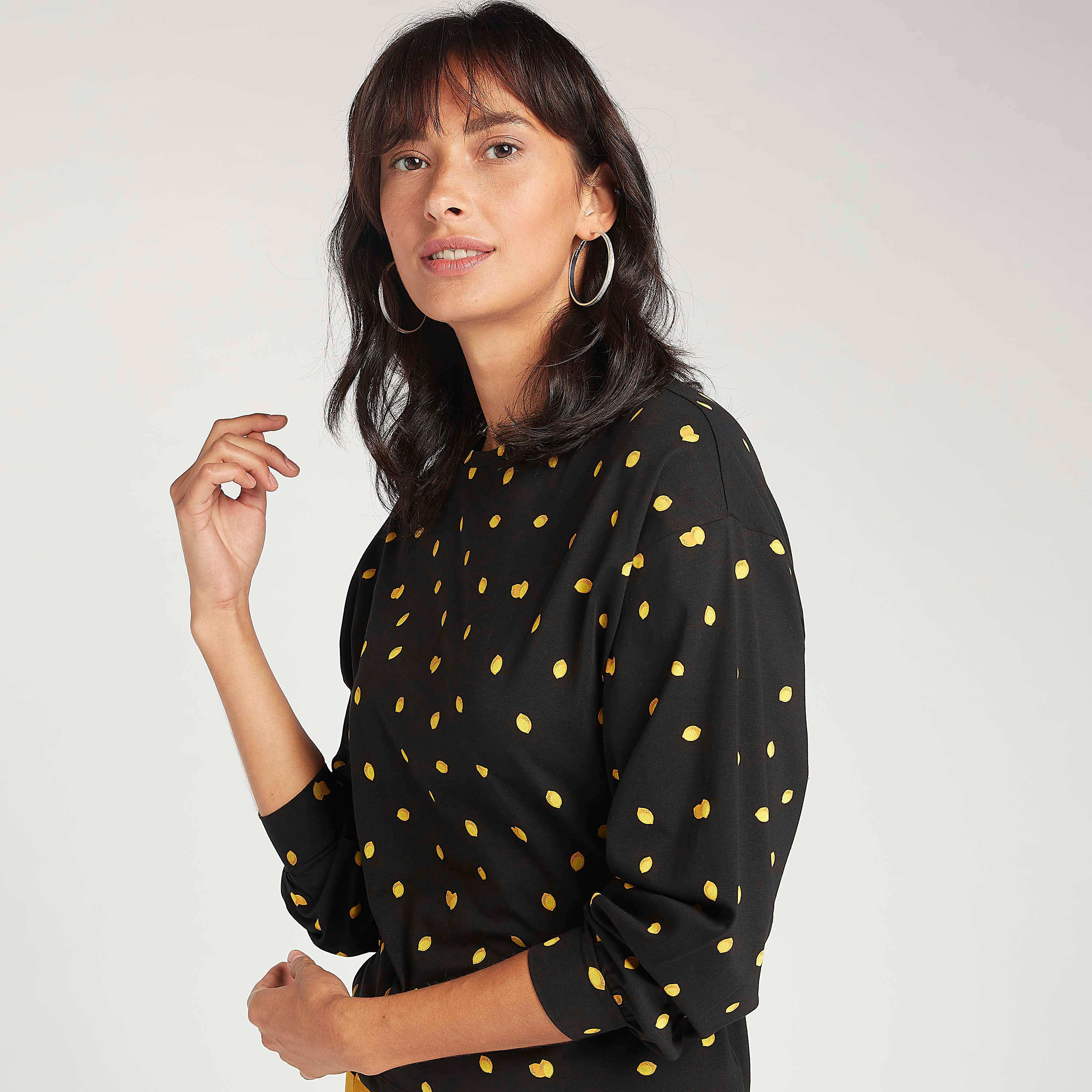 تيشيرت مستدام بياقة ضيقة وأكمام طويلة وطبعات-women-clothing-shirtsandblouses-shirts-image-7