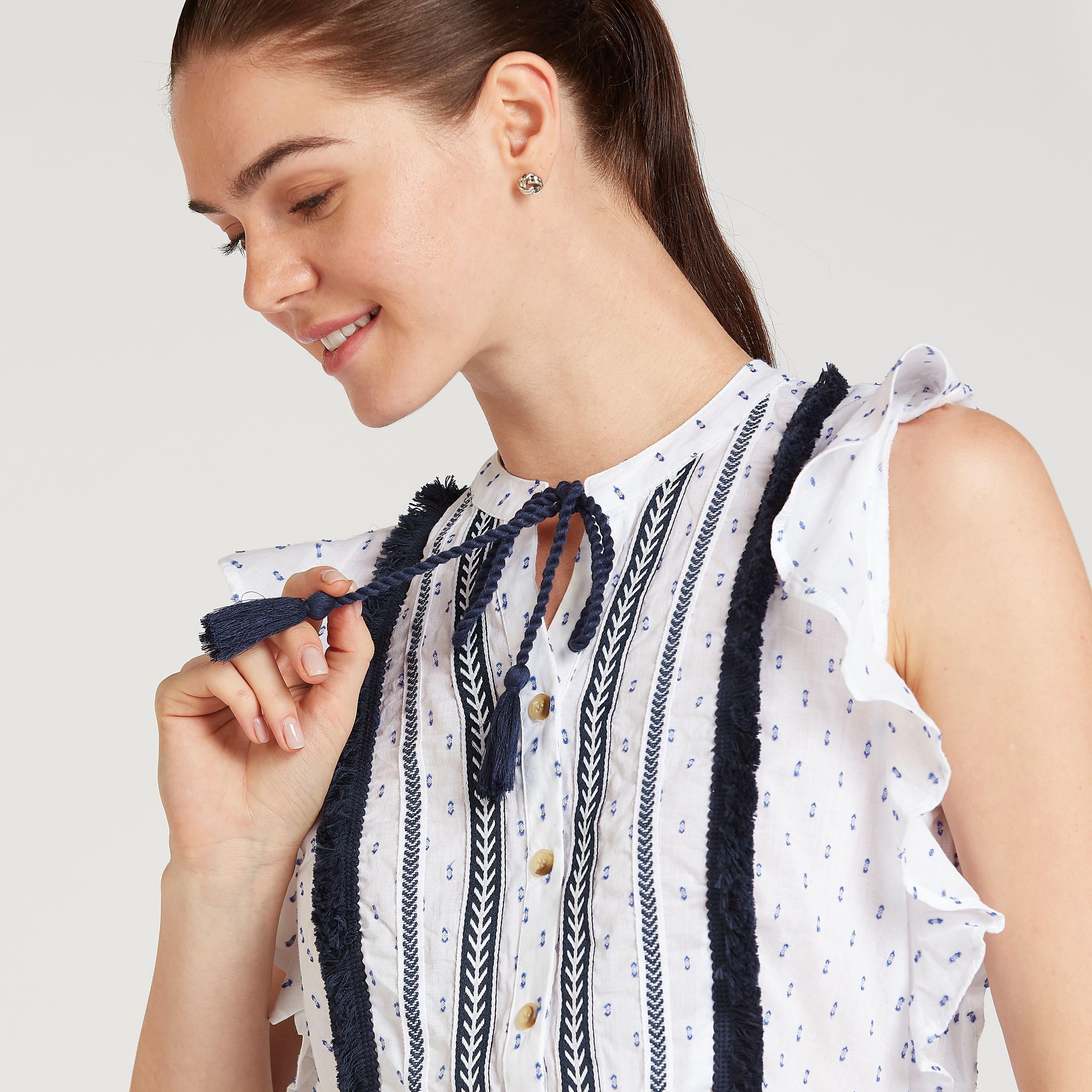 بلوزة دون أكمام بطبعات وتفاصيل شرابات و أربطة-women-clothing-shirtsandblouses-blouses-image-3