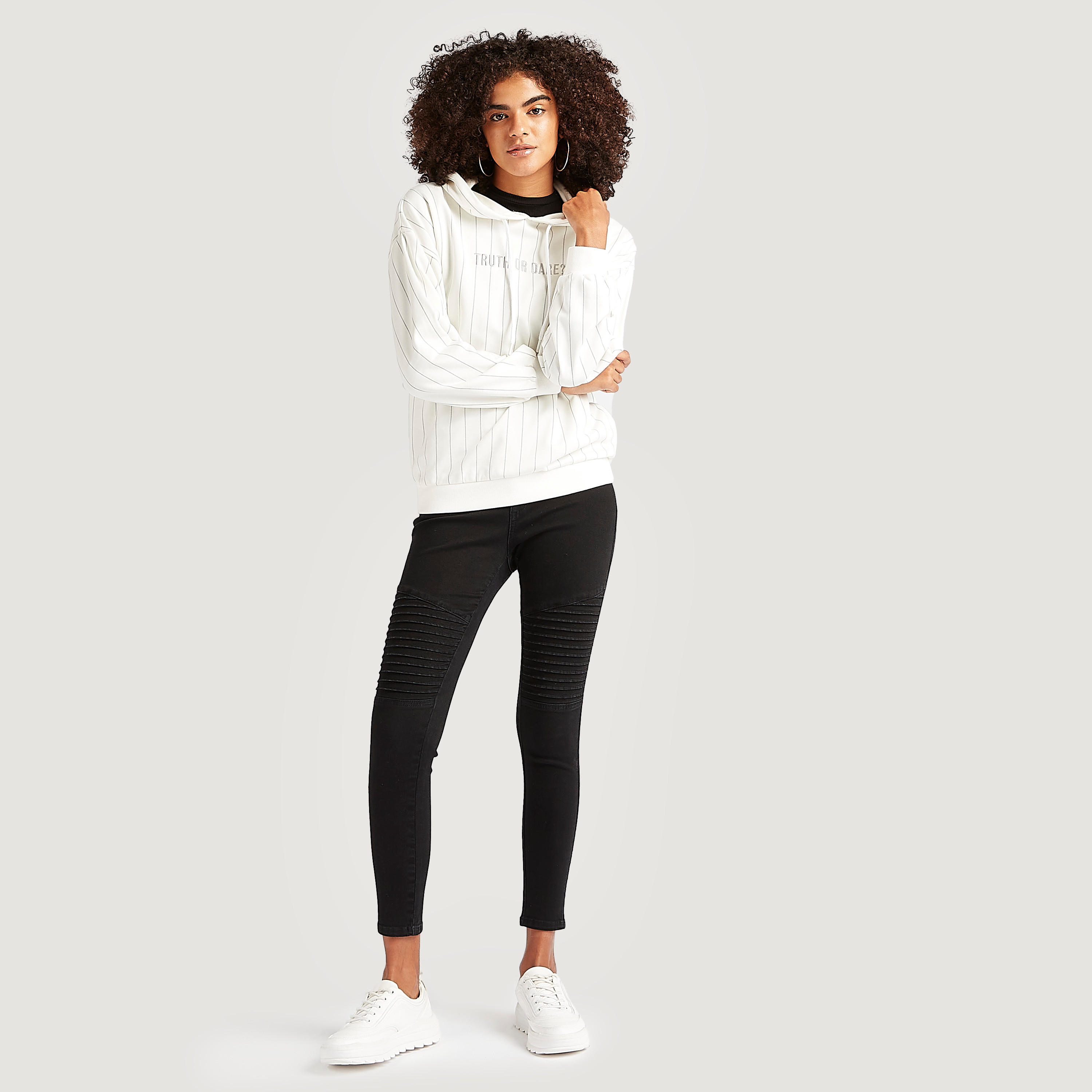 Solid Skinny Fit Mid-Rise Cropped Jeans with Button Closure-women-clothing-bottoms-jeans-image-2