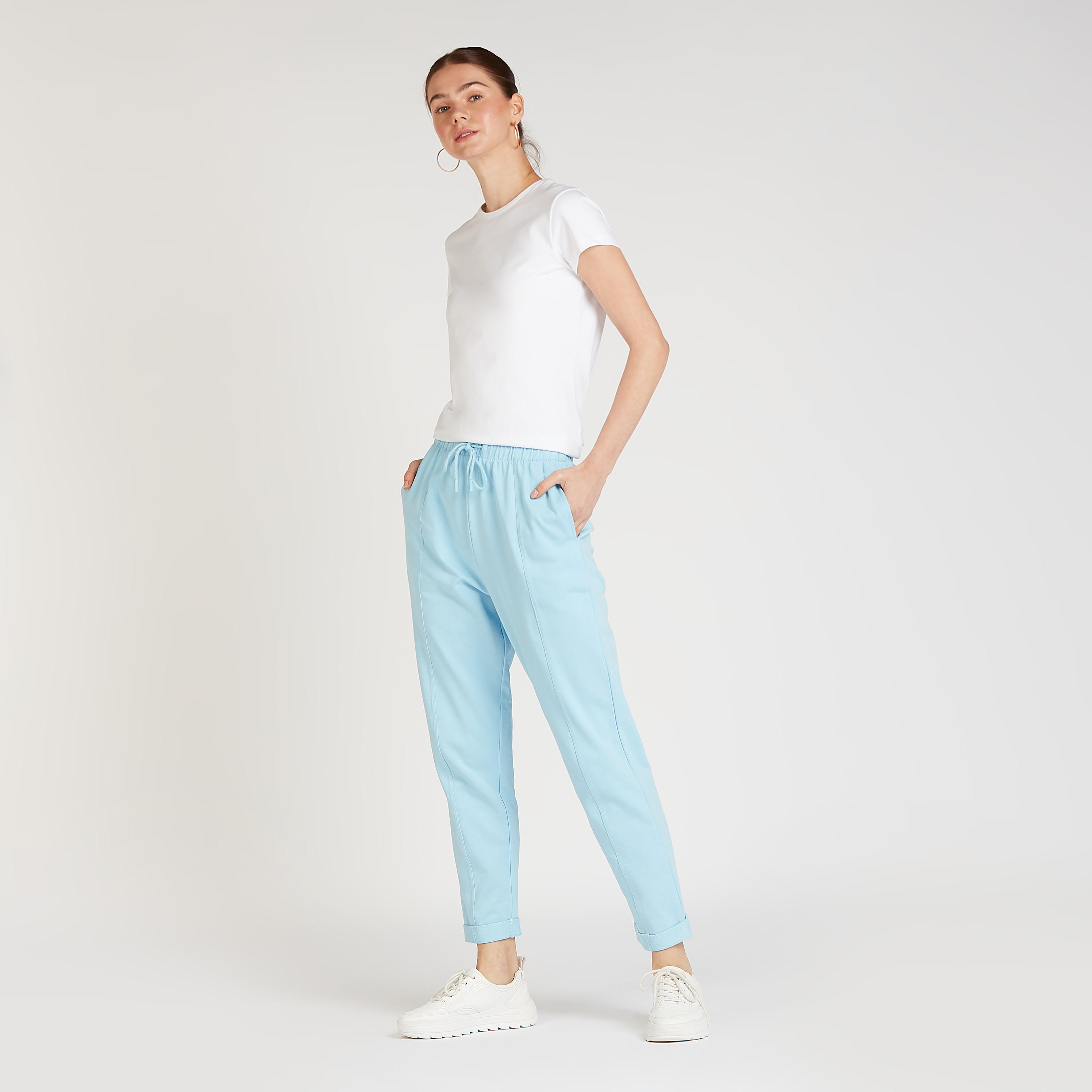 بنطلون رياضي بارز الملمس بخصر متوسط الارتفاع ورباط وتفاصيل جيوب-women-clothing-bottoms-joggers-image-2