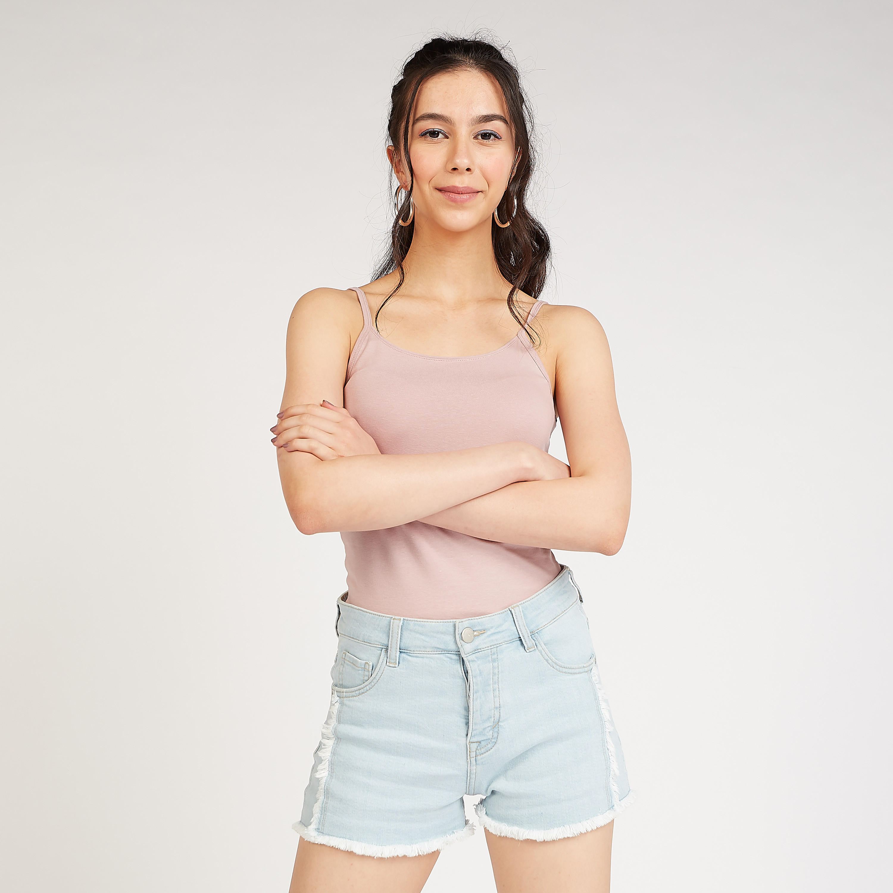 شورت مستدام دنيم بارز الملمس مرتفع بتفاصيل جيوب-women-clothing-bottoms-shorts-image-1