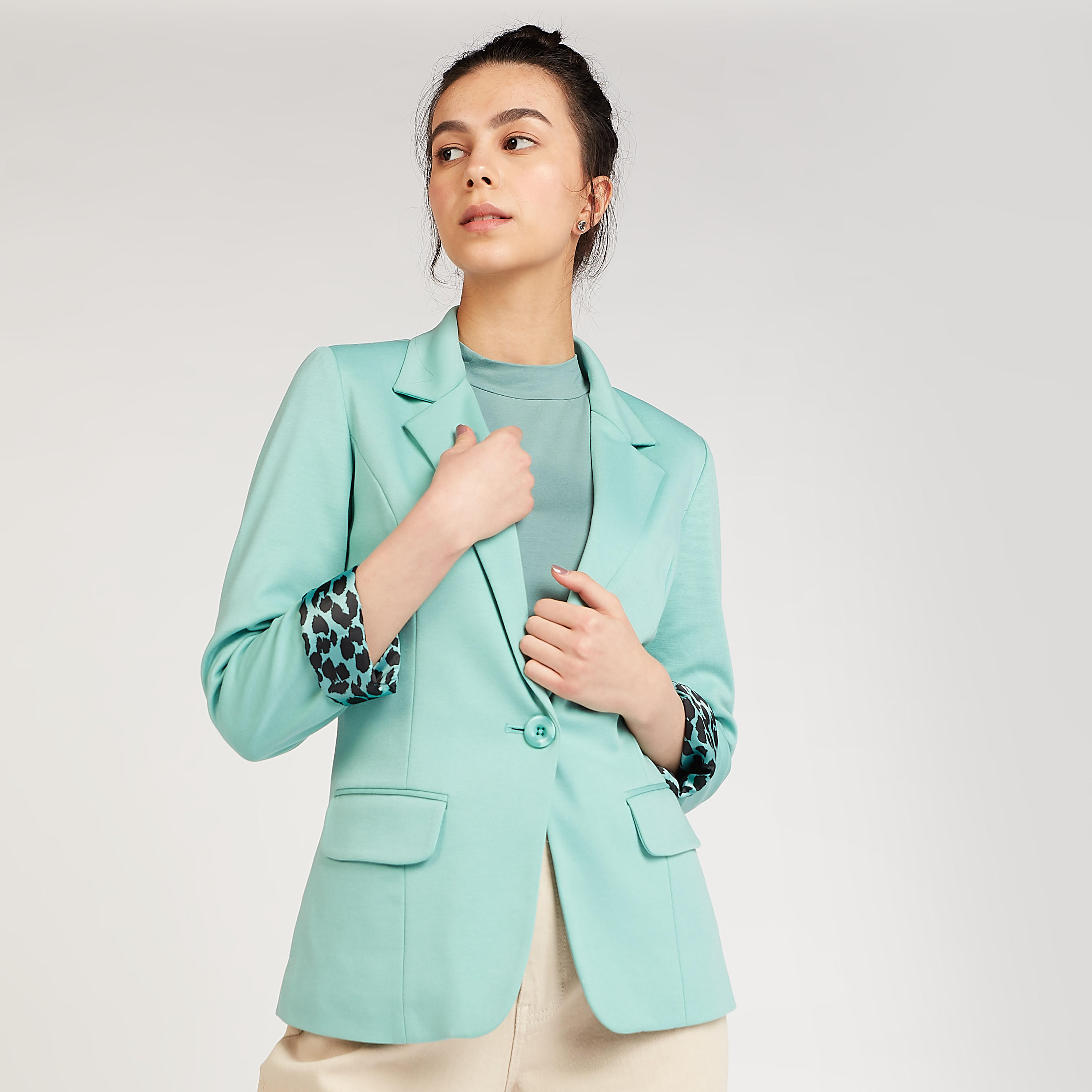 Solid Notch Lapel Lightweight Blazer with Pockets and Button Closure-women-clothing-coatsandjackets-blazers-image-3