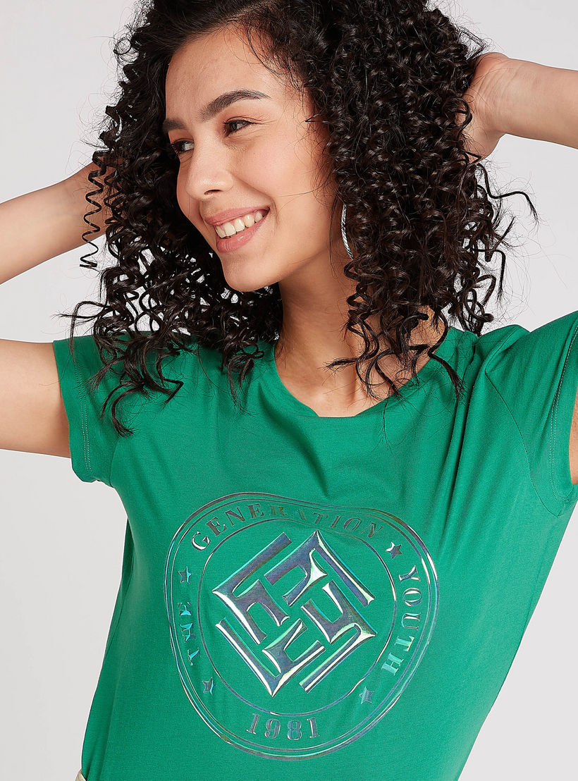 تيشيرت بياقة ضيّقة وأكمام كاب وطبعات-women-clothing-tshirts-image-4