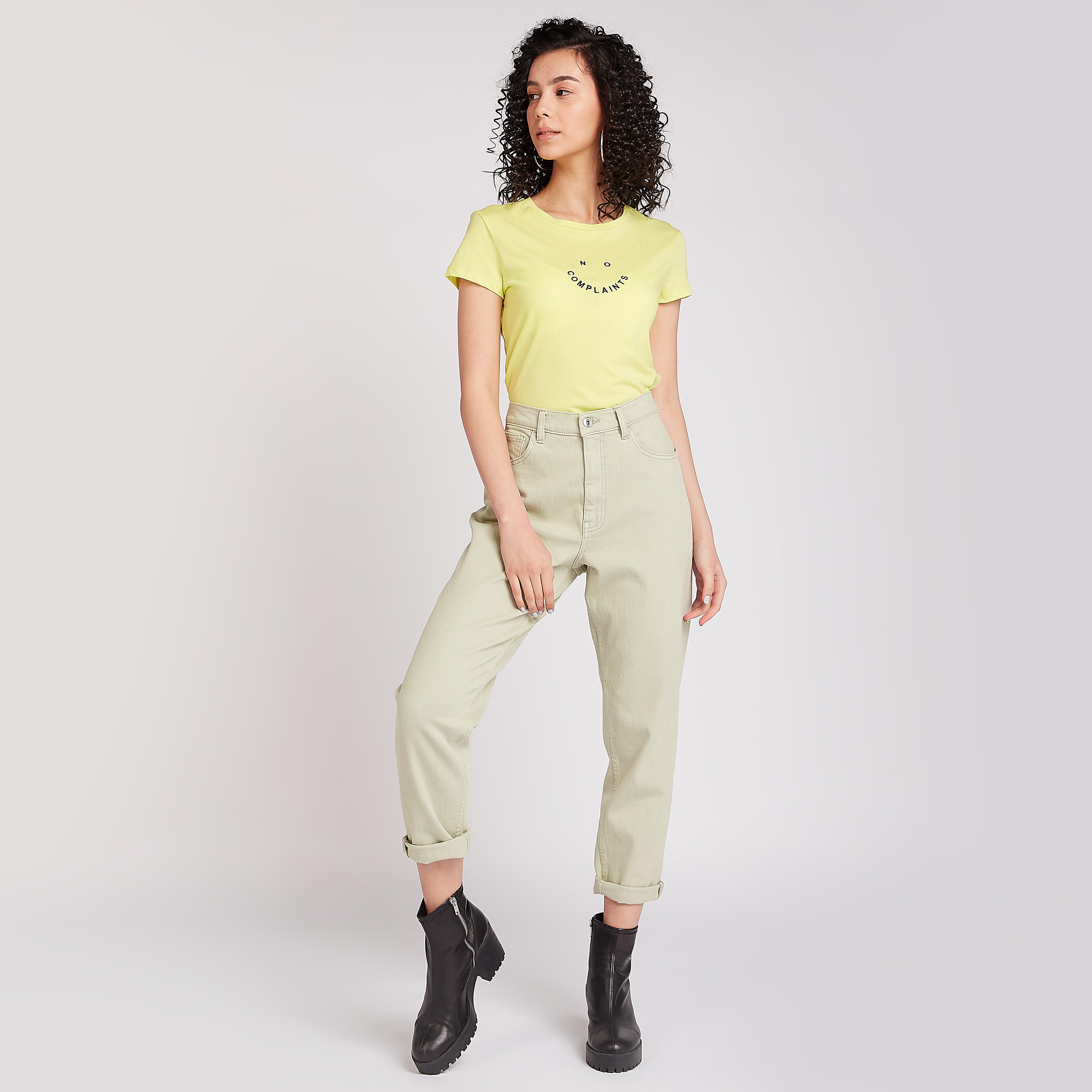 تيشيرت مستدام بياقة ضيّقة وأكمام قصيرة وطبعات-women-clothing-tshirts-image-2