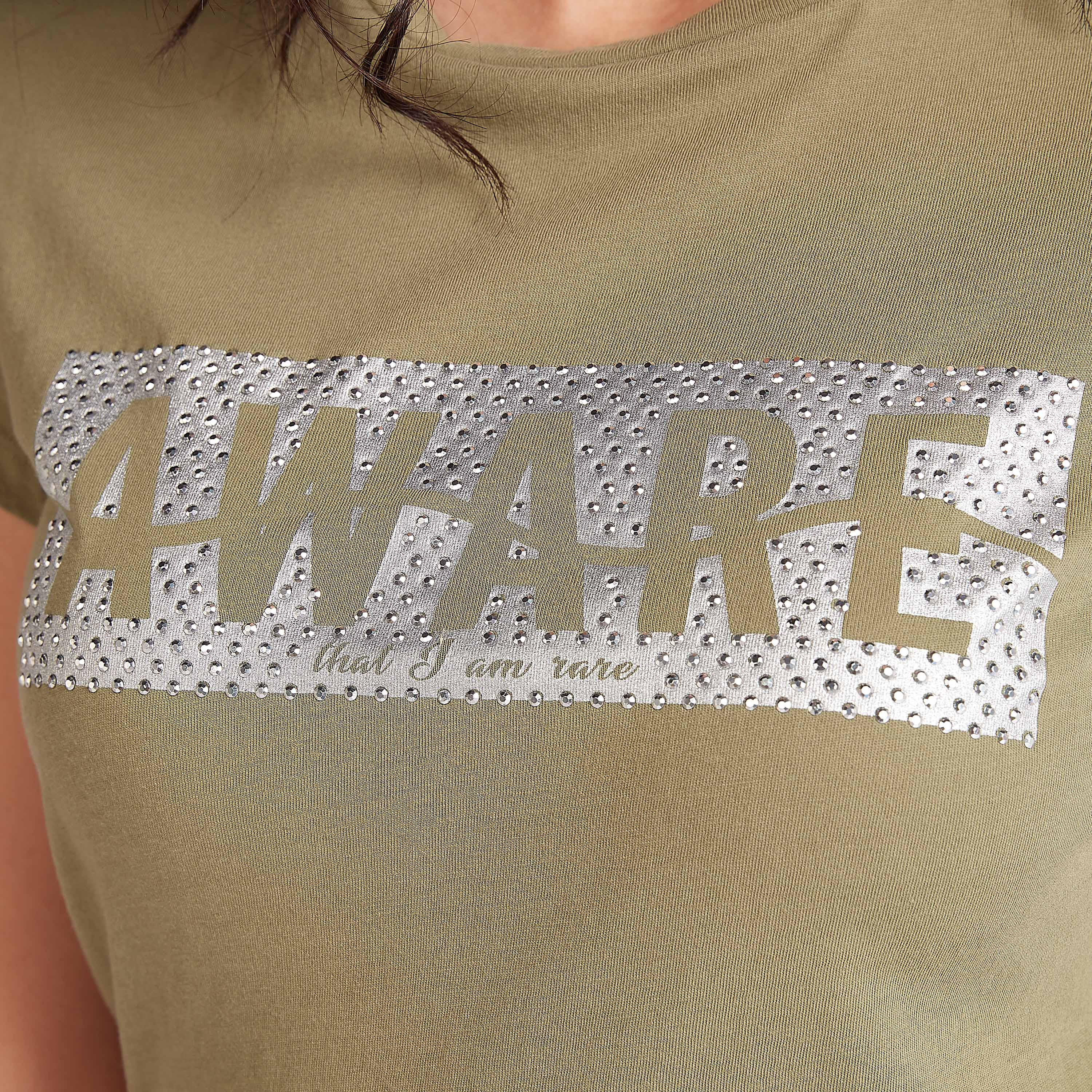 تيشيرت مستدام مزيّن بياقة ضيّقة وأكمام كاب-women-clothing-tshirts-image-3