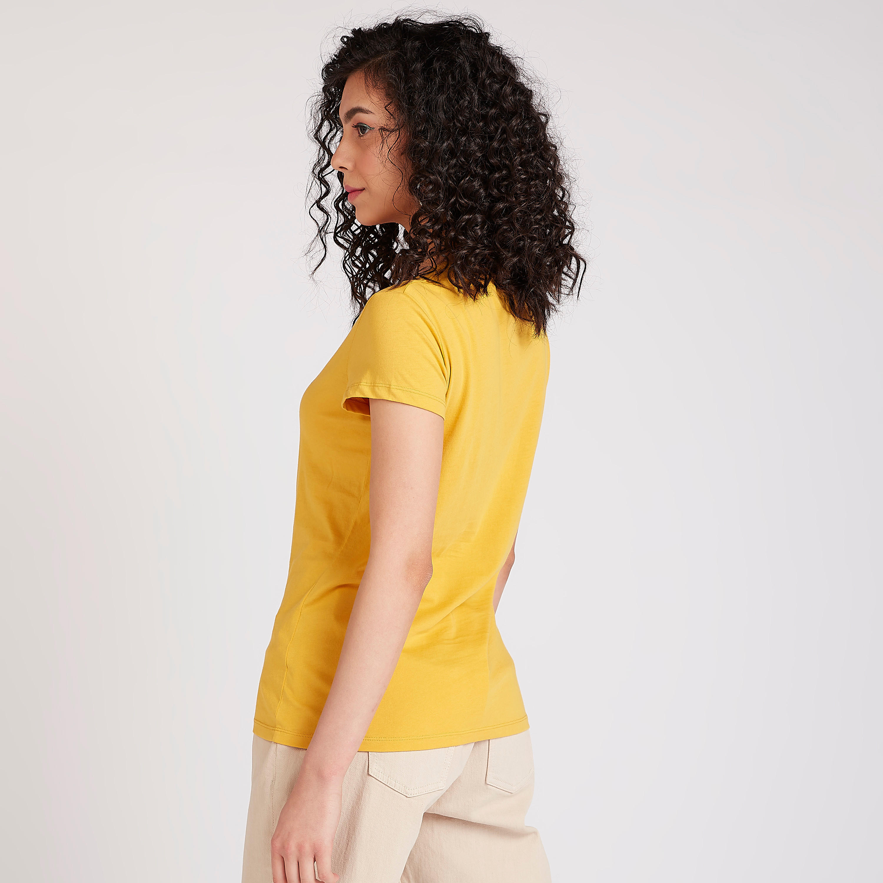 تيشيرت مستدام بياقة ضيّقة وأكمام كاب وطبعات-women-clothing-tshirts-image-4