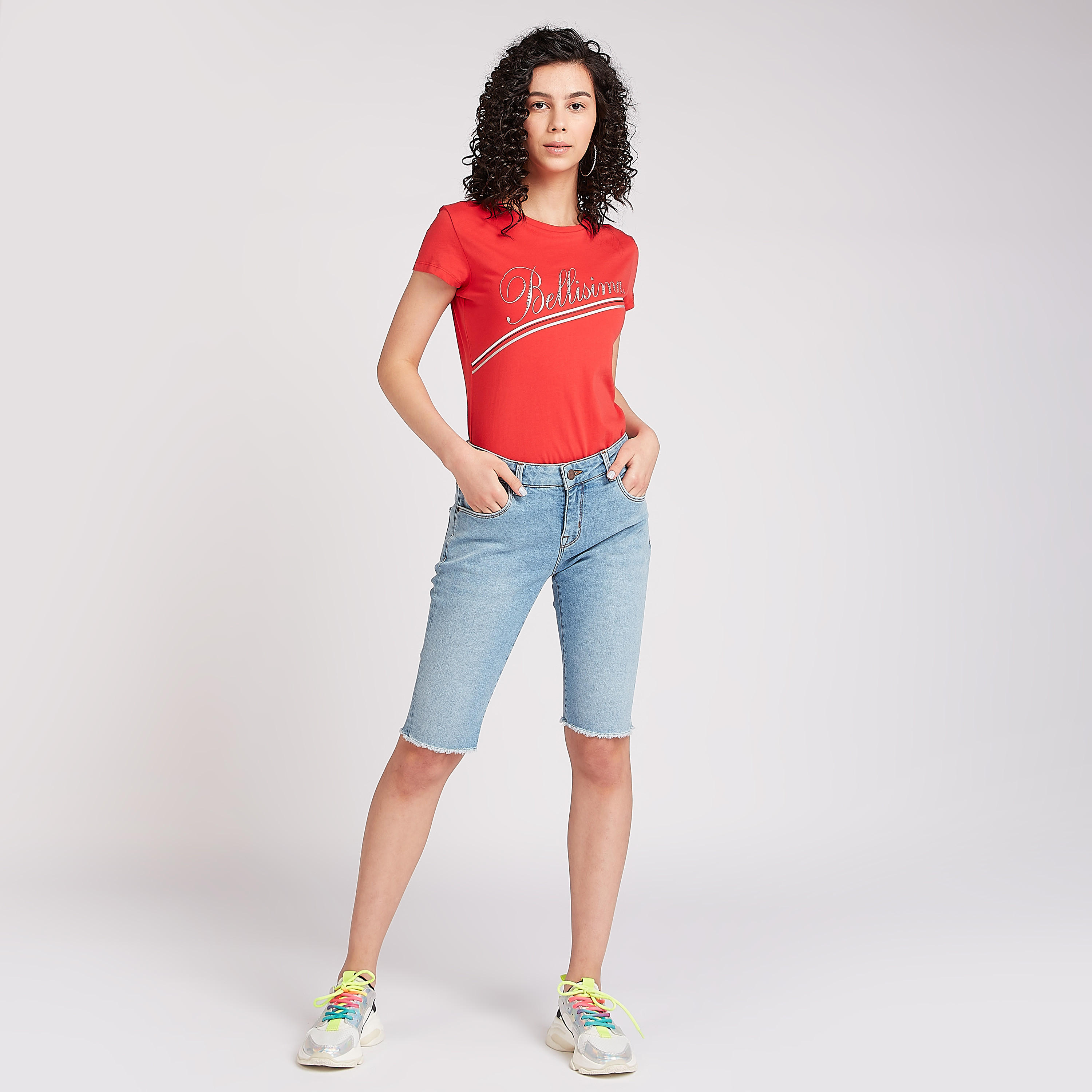 تيشيرت مزيّن بياقة ضيّقة وأكمام كاب-women-clothing-tshirts-image-2