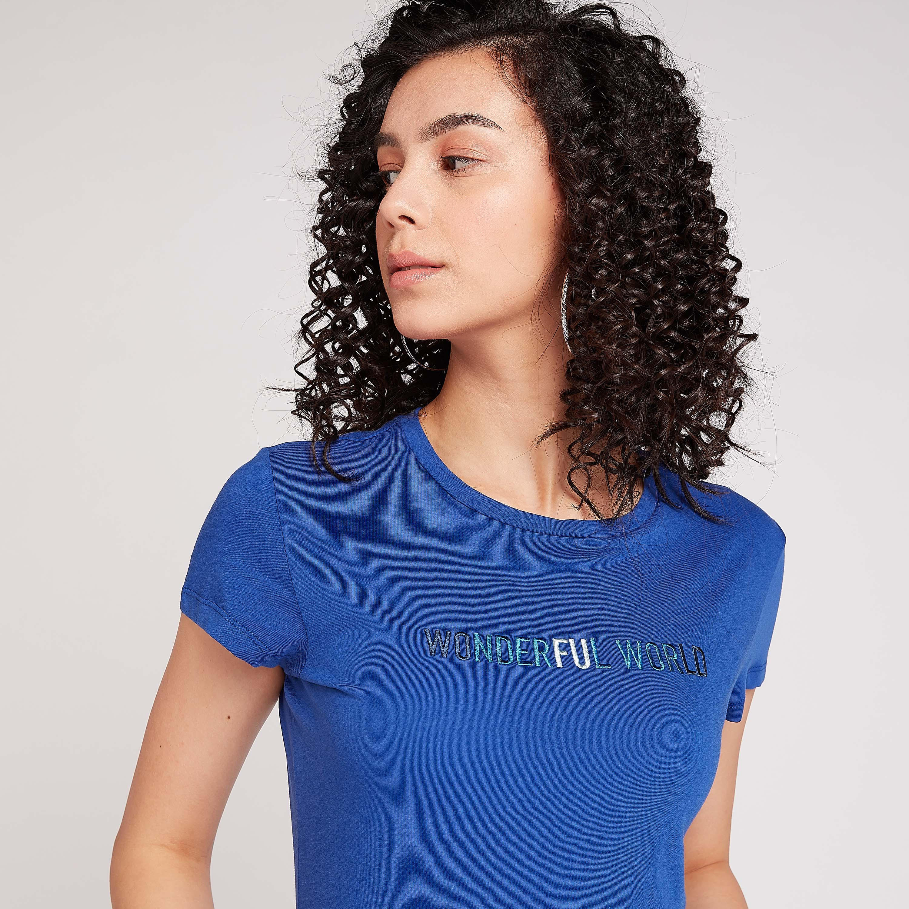 تيشيرت بياقة مستديرة وأكمام كاب وطبعات-women-clothing-tshirts-image-4