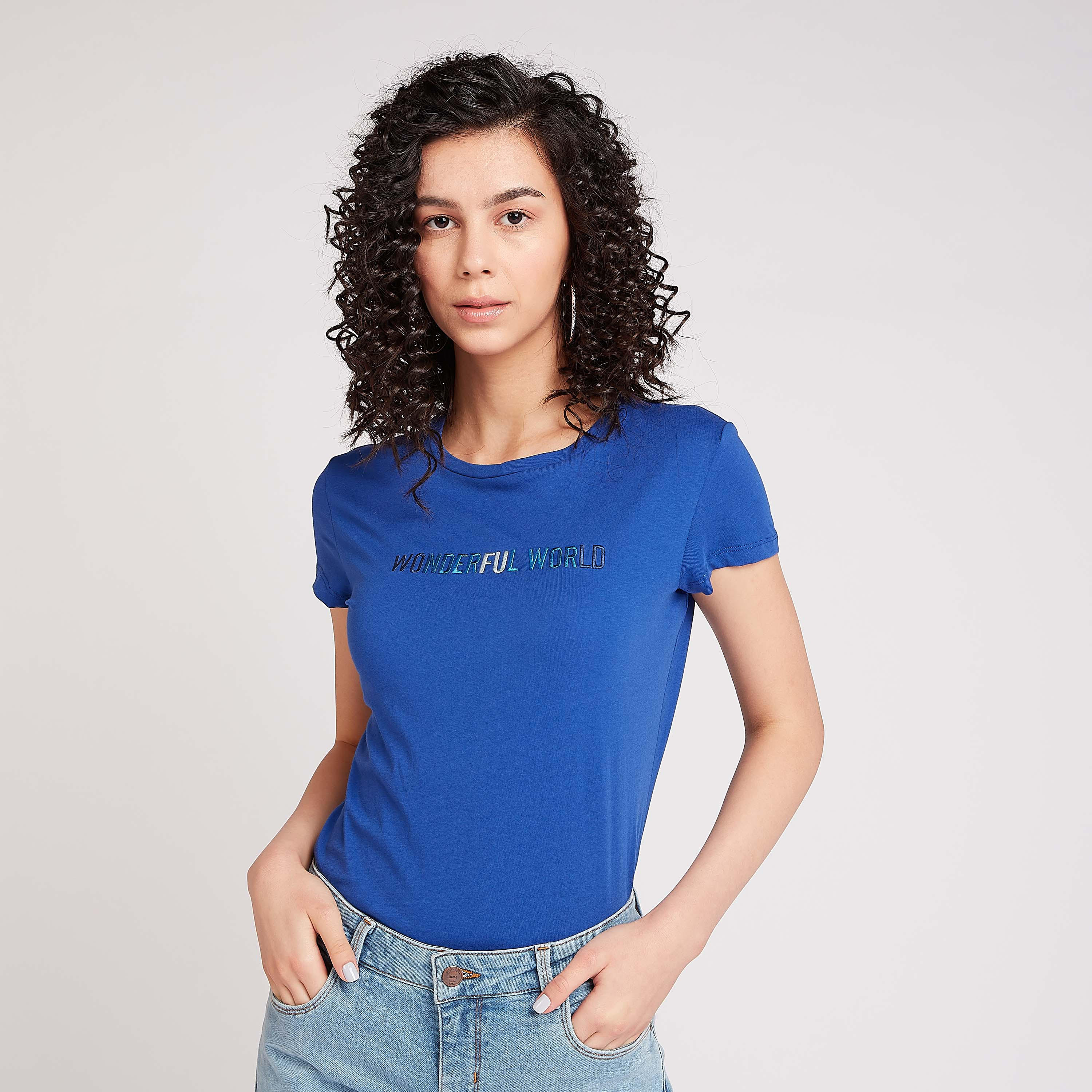 تيشيرت بياقة مستديرة وأكمام كاب وطبعات-women-clothing-tshirts-image-2
