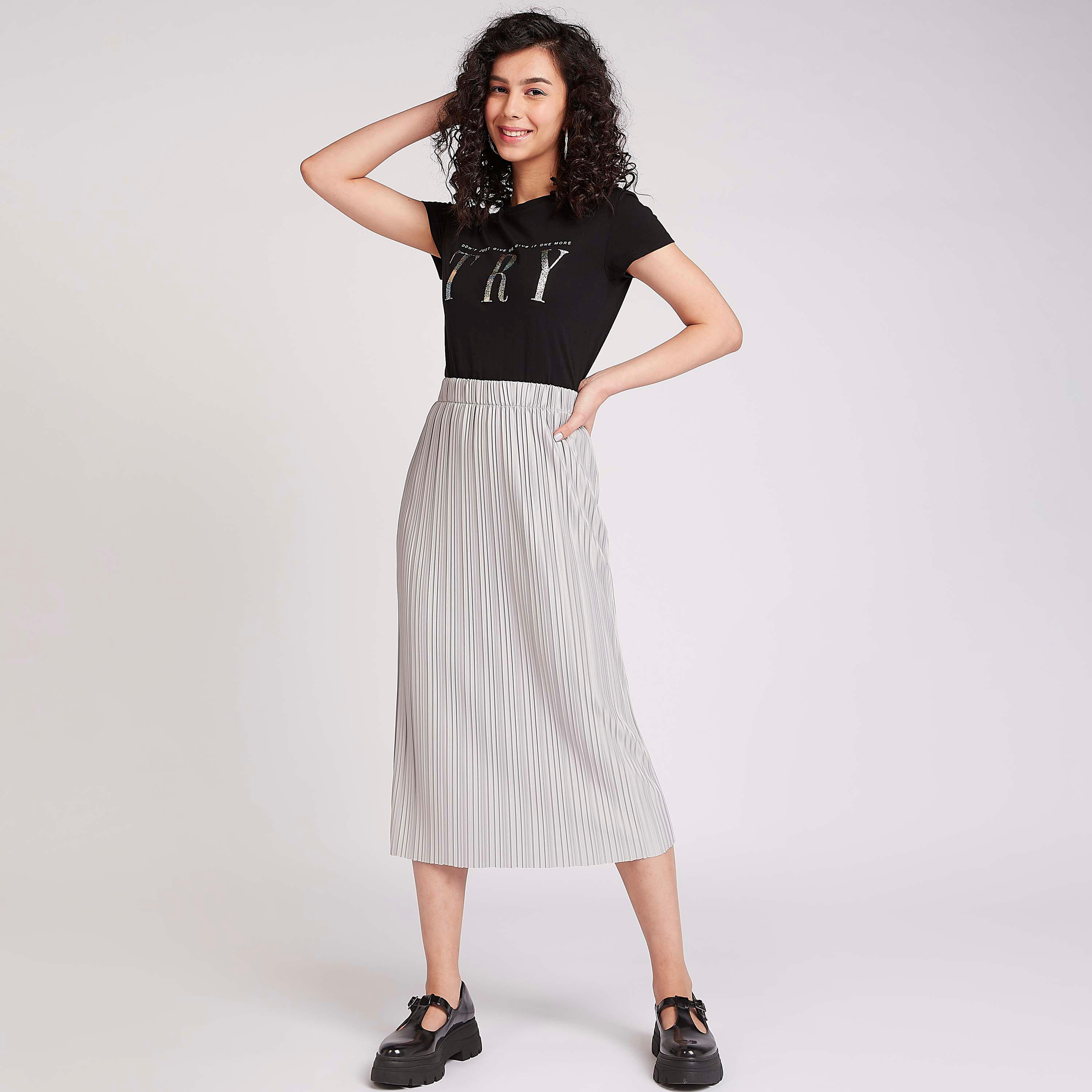 تيشيرت مستدام بياقة ضيّقة وأكمام قصيرة وطبعات-women-clothing-tshirts-image-2