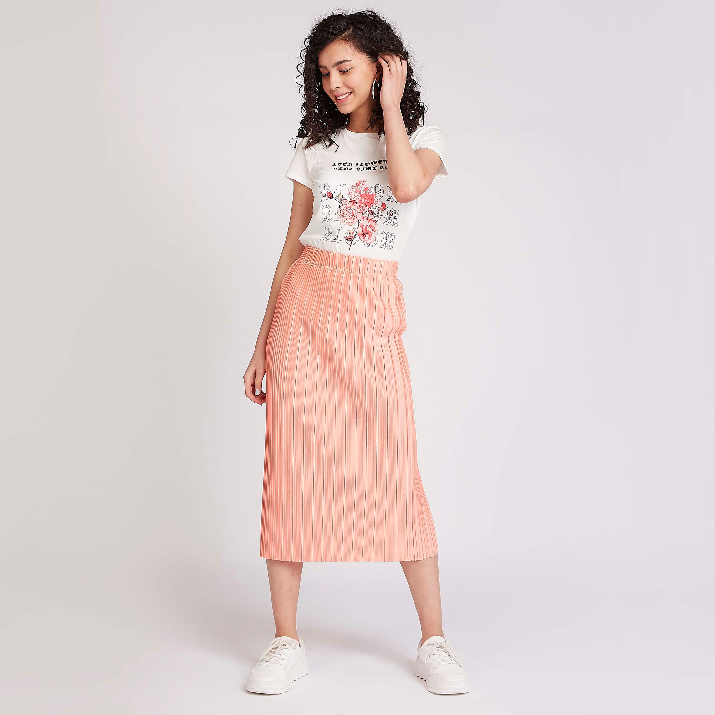 تيشيرت بياقة ضيّقة وأكمام كاب وطبعات-women-clothing-tshirts-image-2