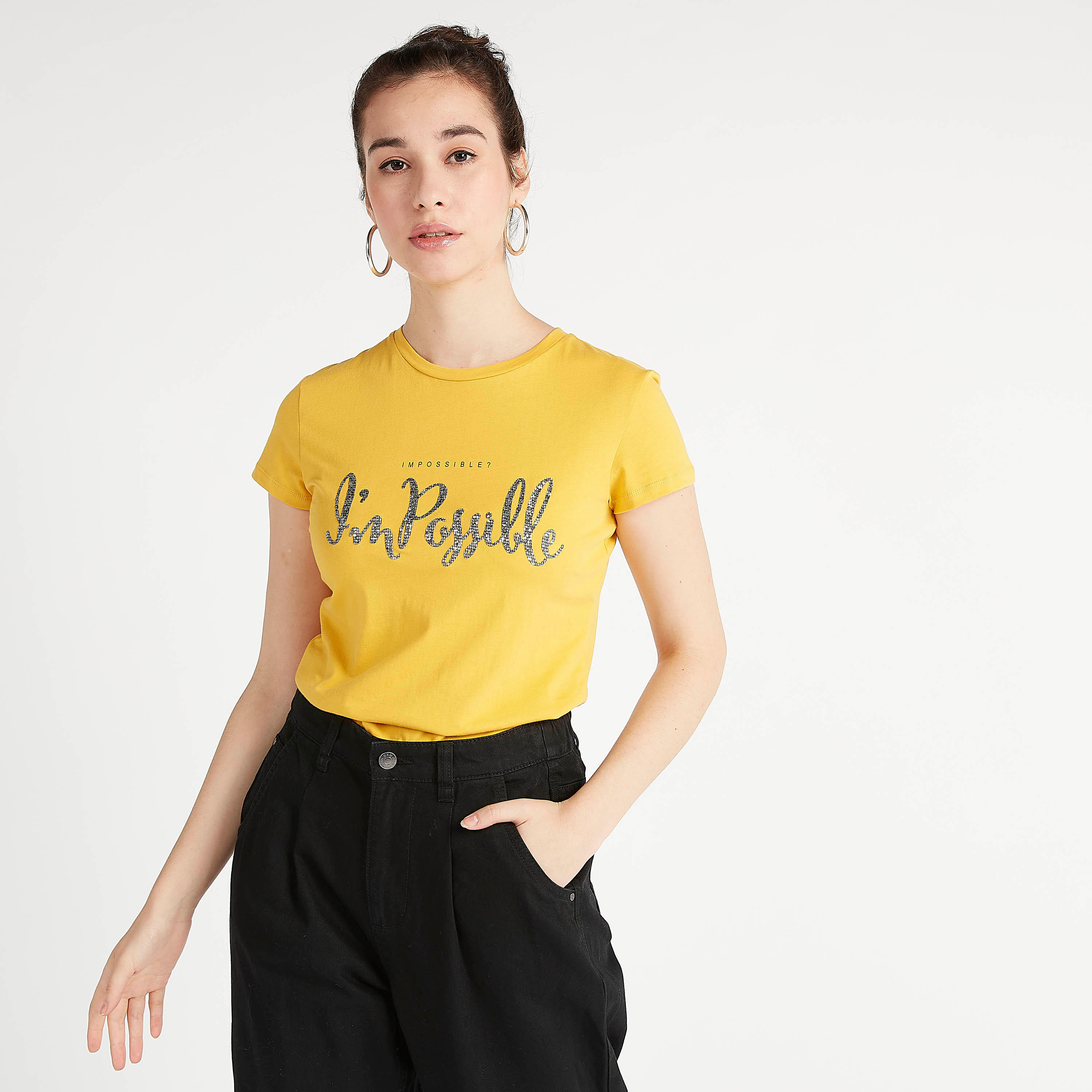 تيشيرت بياقة ضيّقة وأكمام كاب وطبعات شعار-women-clothing-tshirts-image-2