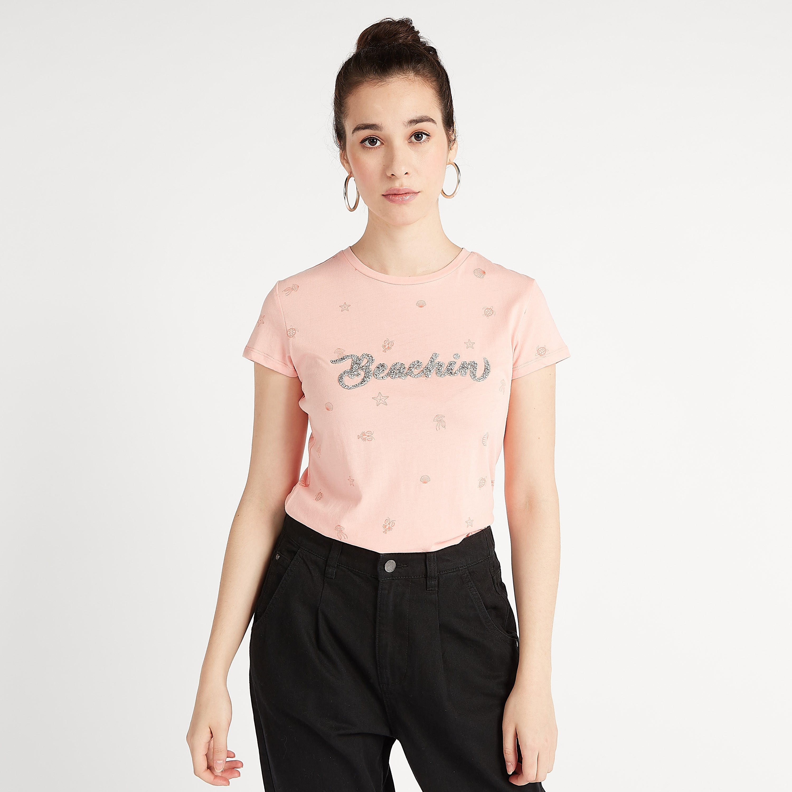 تيشيرت بياقة ضيّقة وأكمام كاب وطبعات-women-clothing-tshirts-image-5