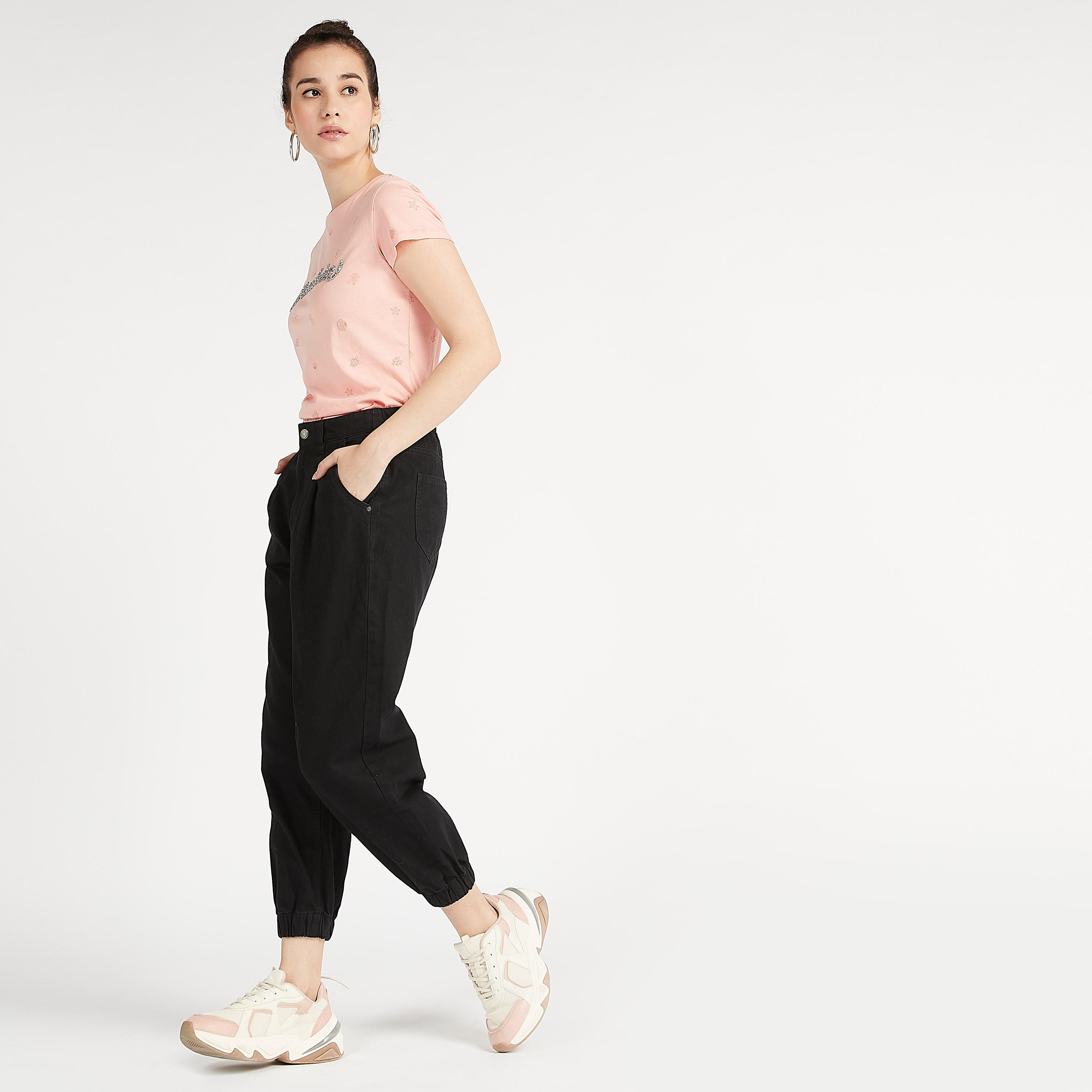 تيشيرت بياقة ضيّقة وأكمام كاب وطبعات-women-clothing-tshirts-image-4