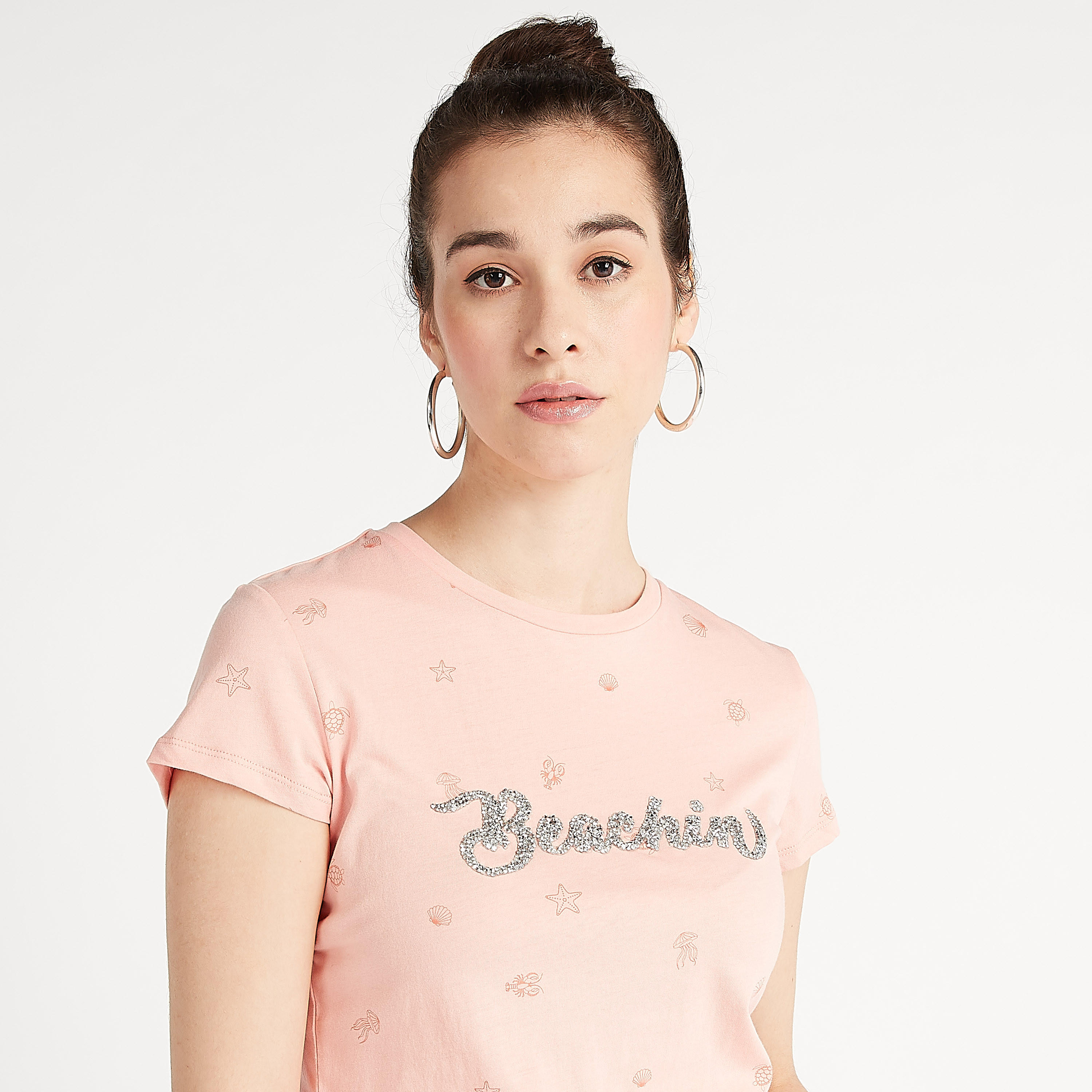 تيشيرت بياقة ضيّقة وأكمام كاب وطبعات-women-clothing-tshirts-image-3