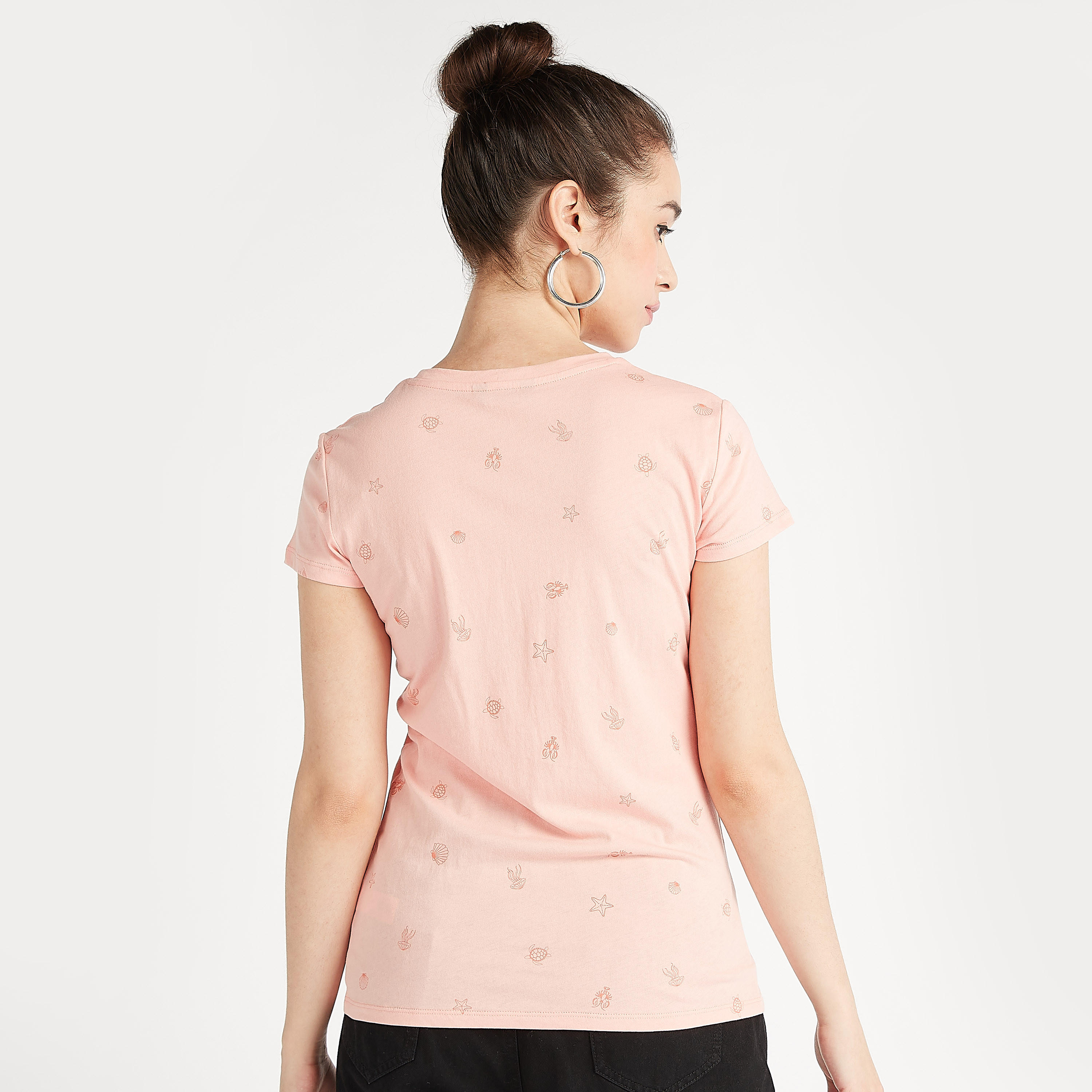 تيشيرت بياقة ضيّقة وأكمام كاب وطبعات-women-clothing-tshirts-image-2