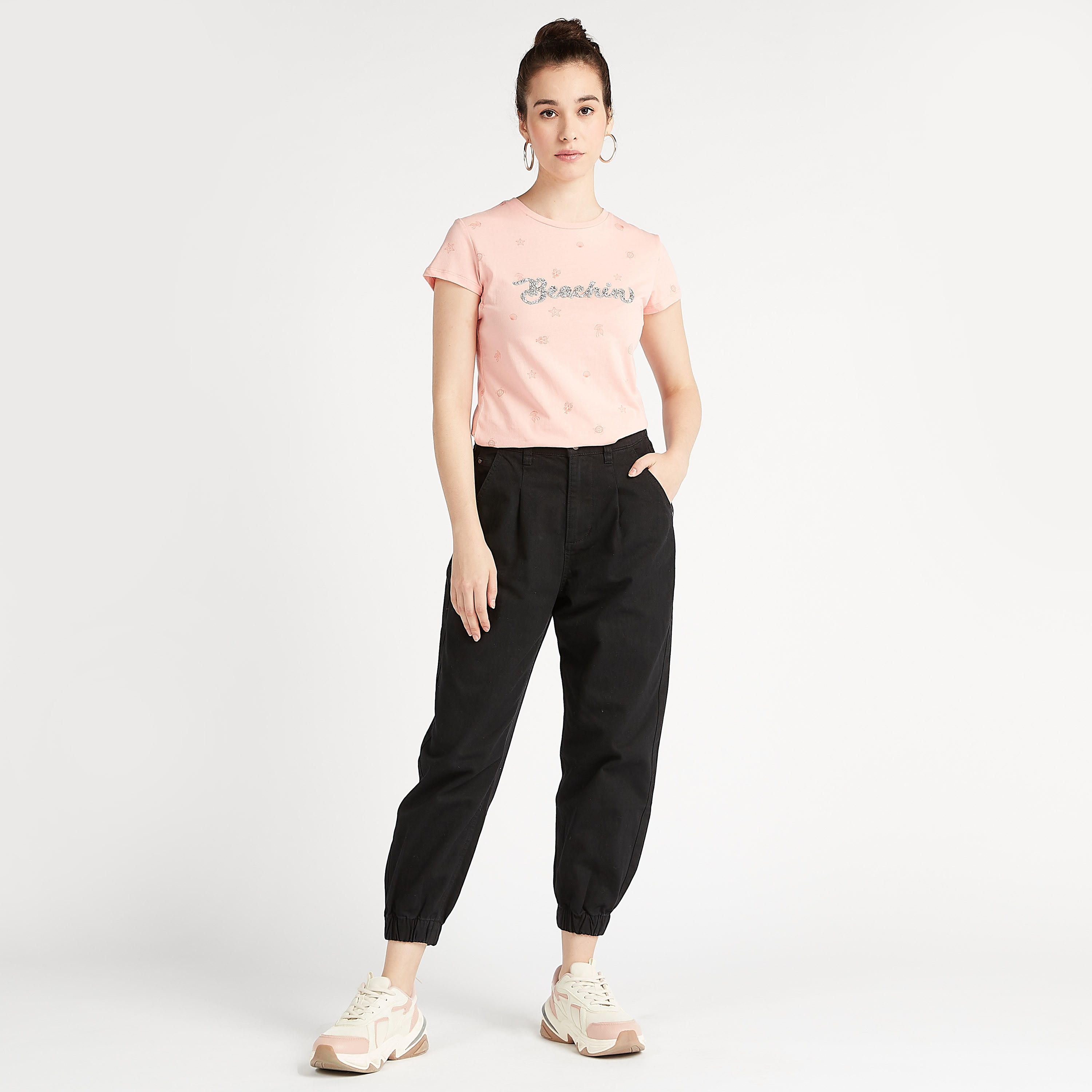 تيشيرت بياقة ضيّقة وأكمام كاب وطبعات-women-clothing-tshirts-image-1