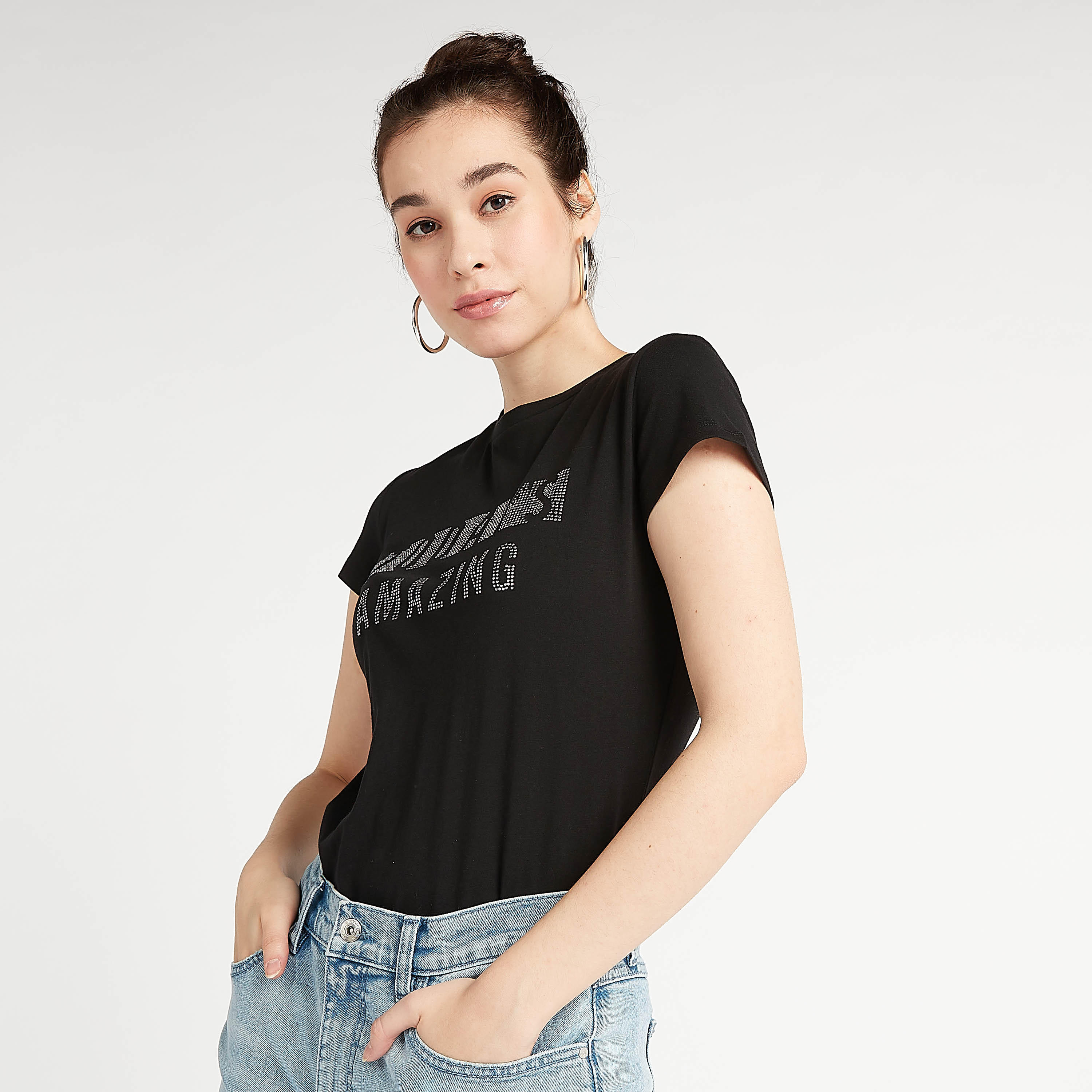 تيشيرت بياقة ضيّقة وأكمام كاب وطبعات-women-clothing-tshirts-image-1