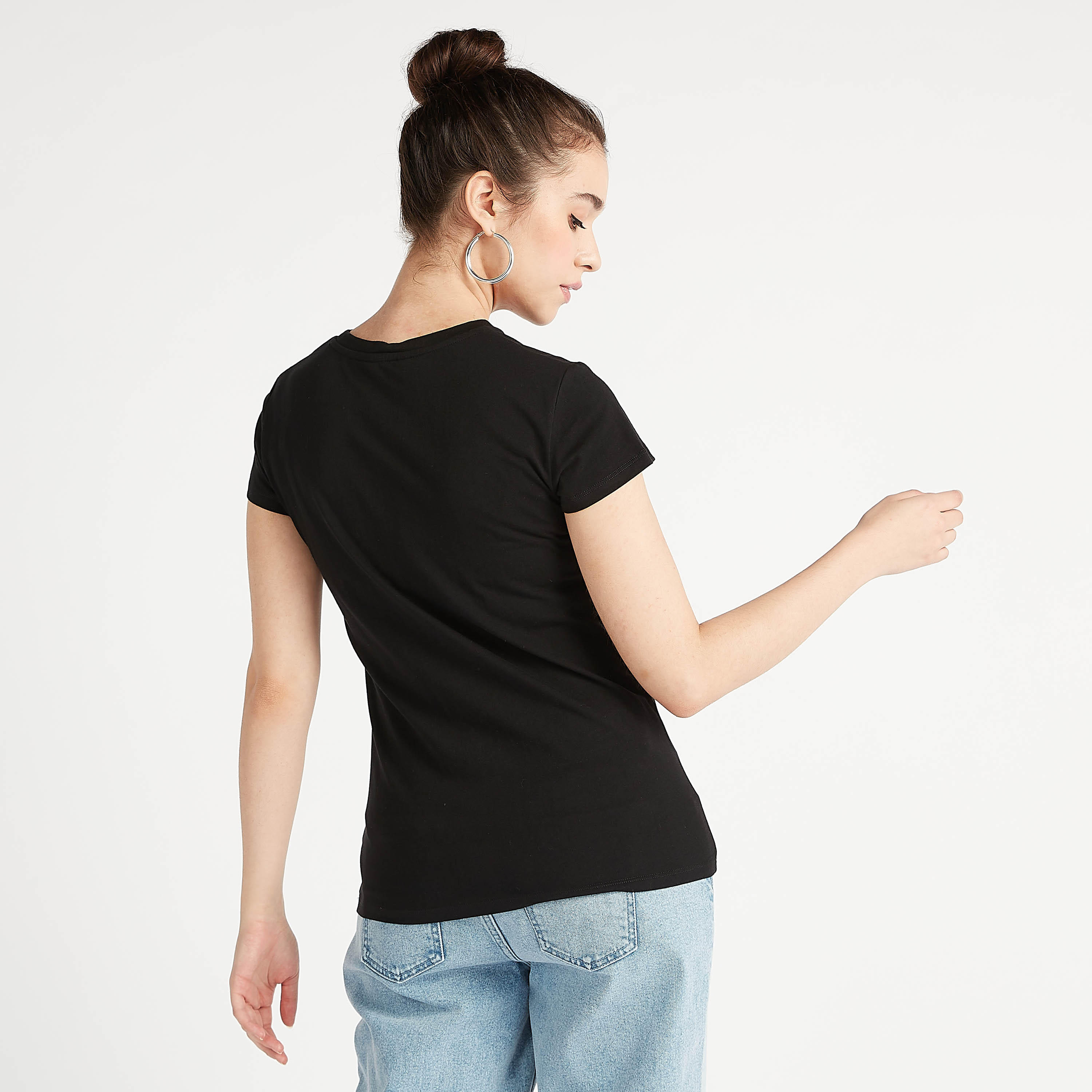 تيشيرت بياقة ضيّقة وأكمام كاب وطبعات-women-clothing-tshirts-image-4