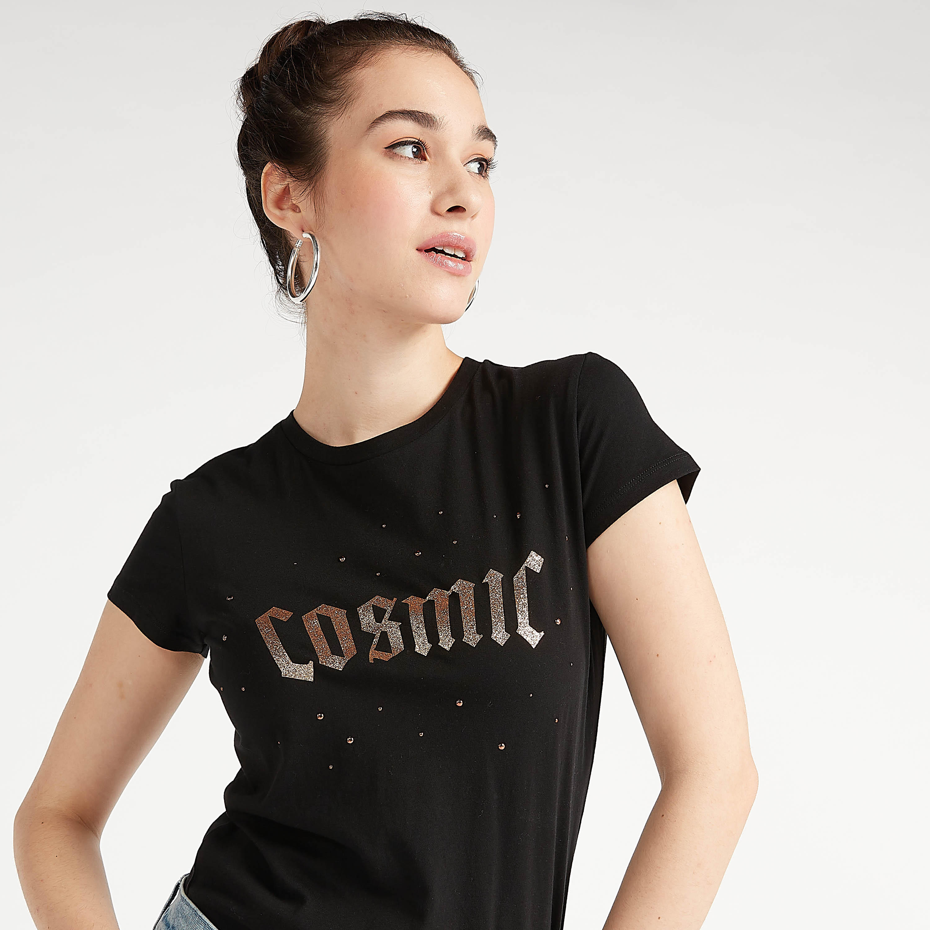 تيشيرت بياقة ضيّقة وأكمام كاب وطبعات-women-clothing-tshirts-image-5