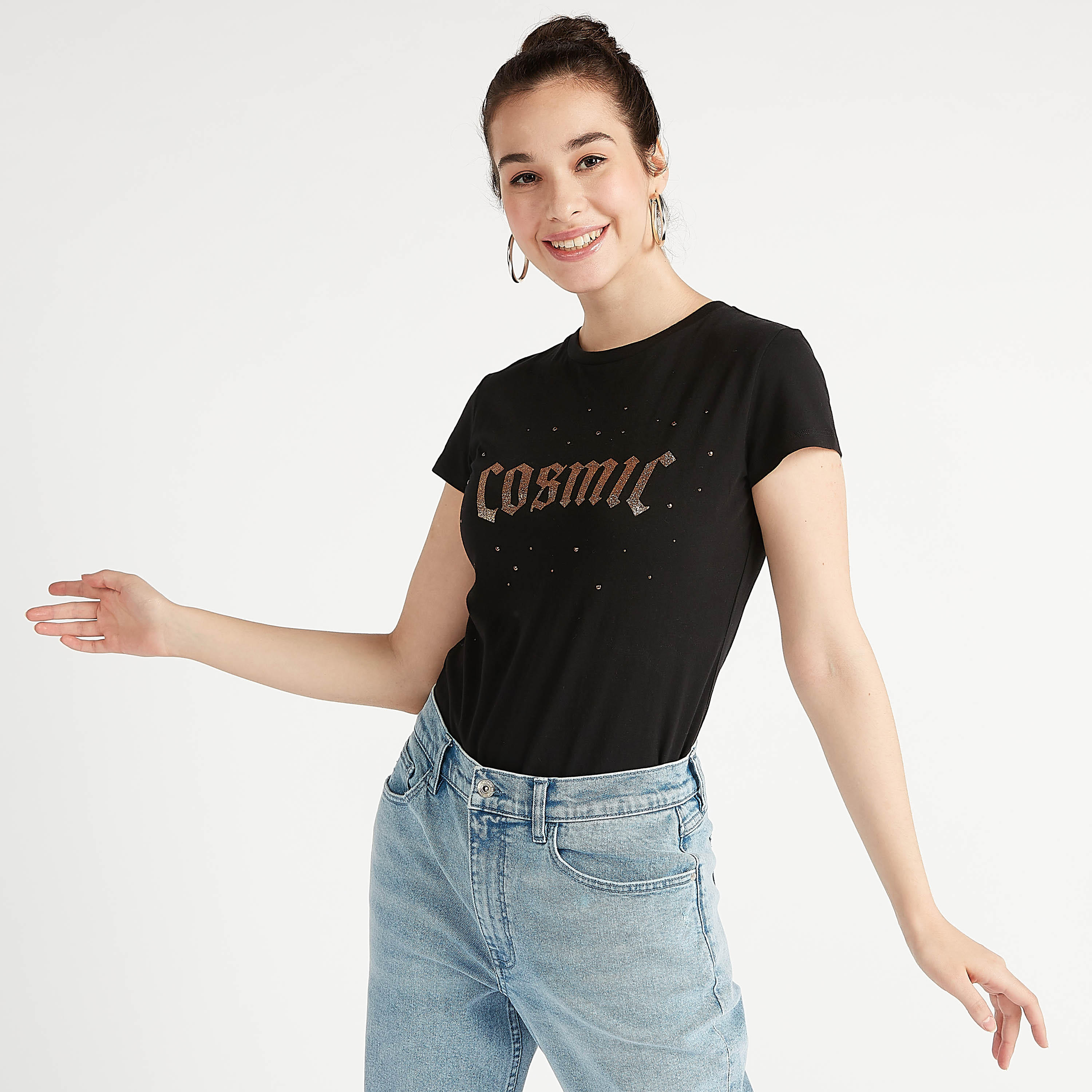 تيشيرت بياقة ضيّقة وأكمام كاب وطبعات-women-clothing-tshirts-image-1