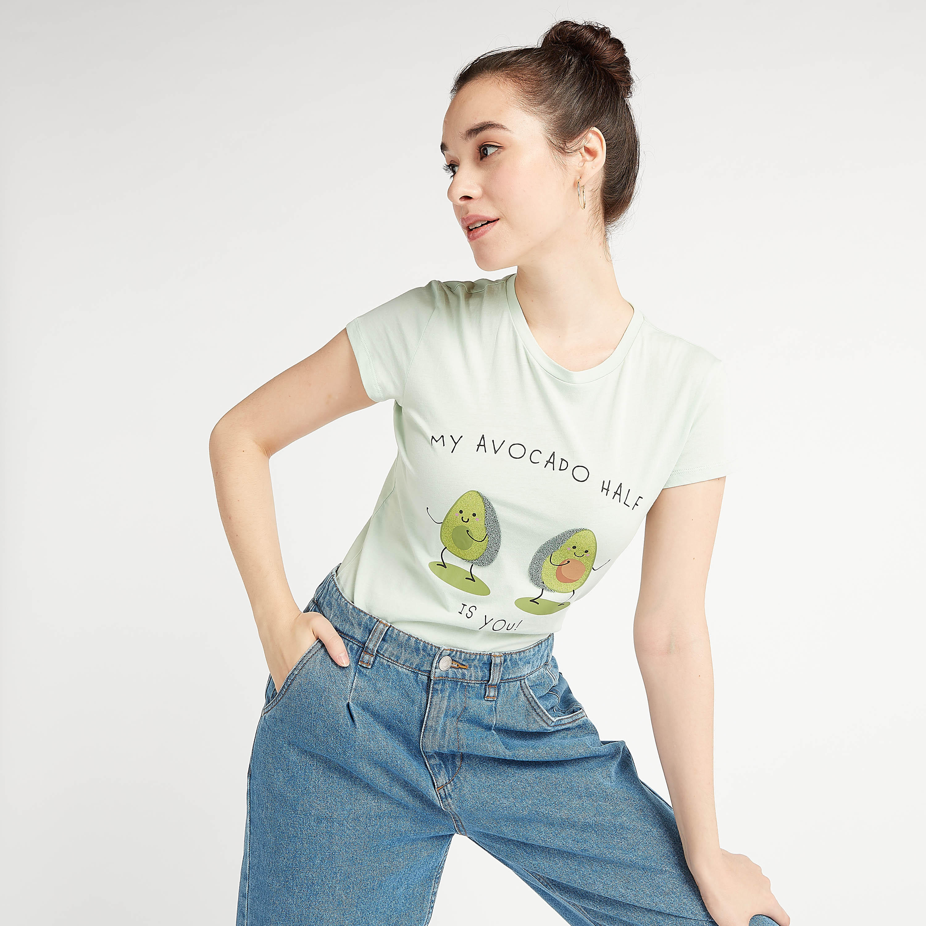 تيشيرت بياقة ضيّقة وأكمام كاب وطبعات-women-clothing-tshirts-image-1