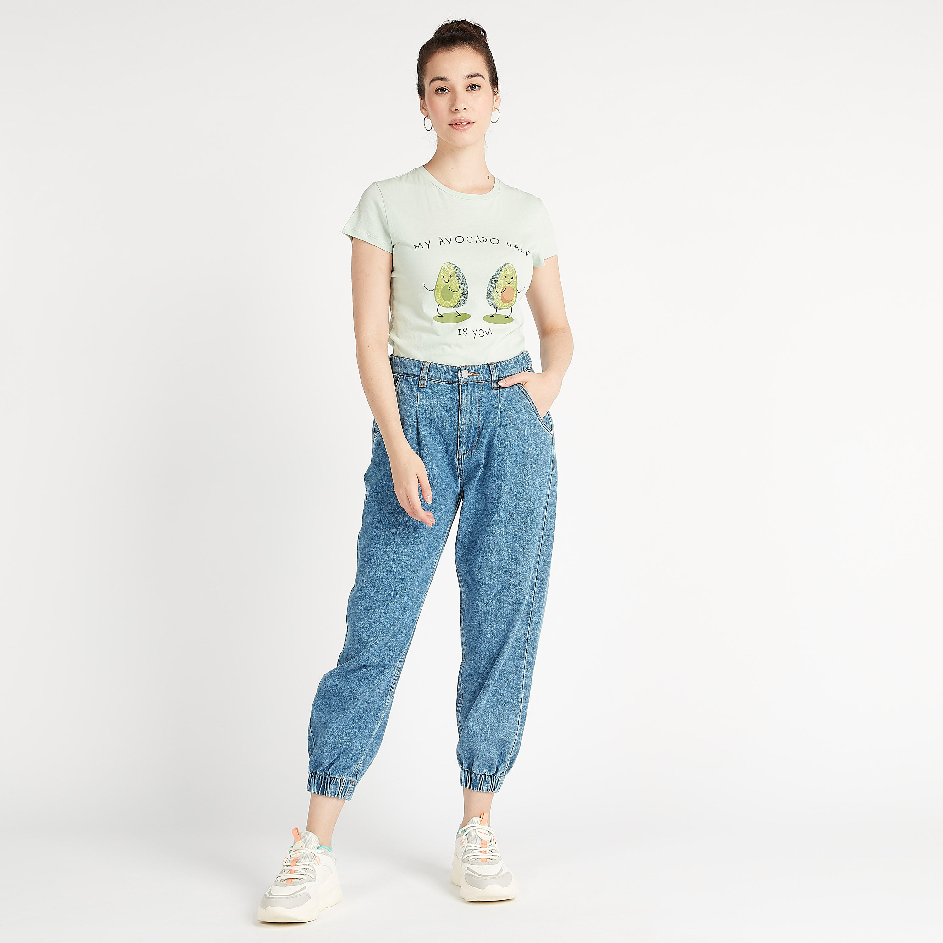 تيشيرت بياقة ضيّقة وأكمام كاب وطبعات-women-clothing-tshirts-image-2