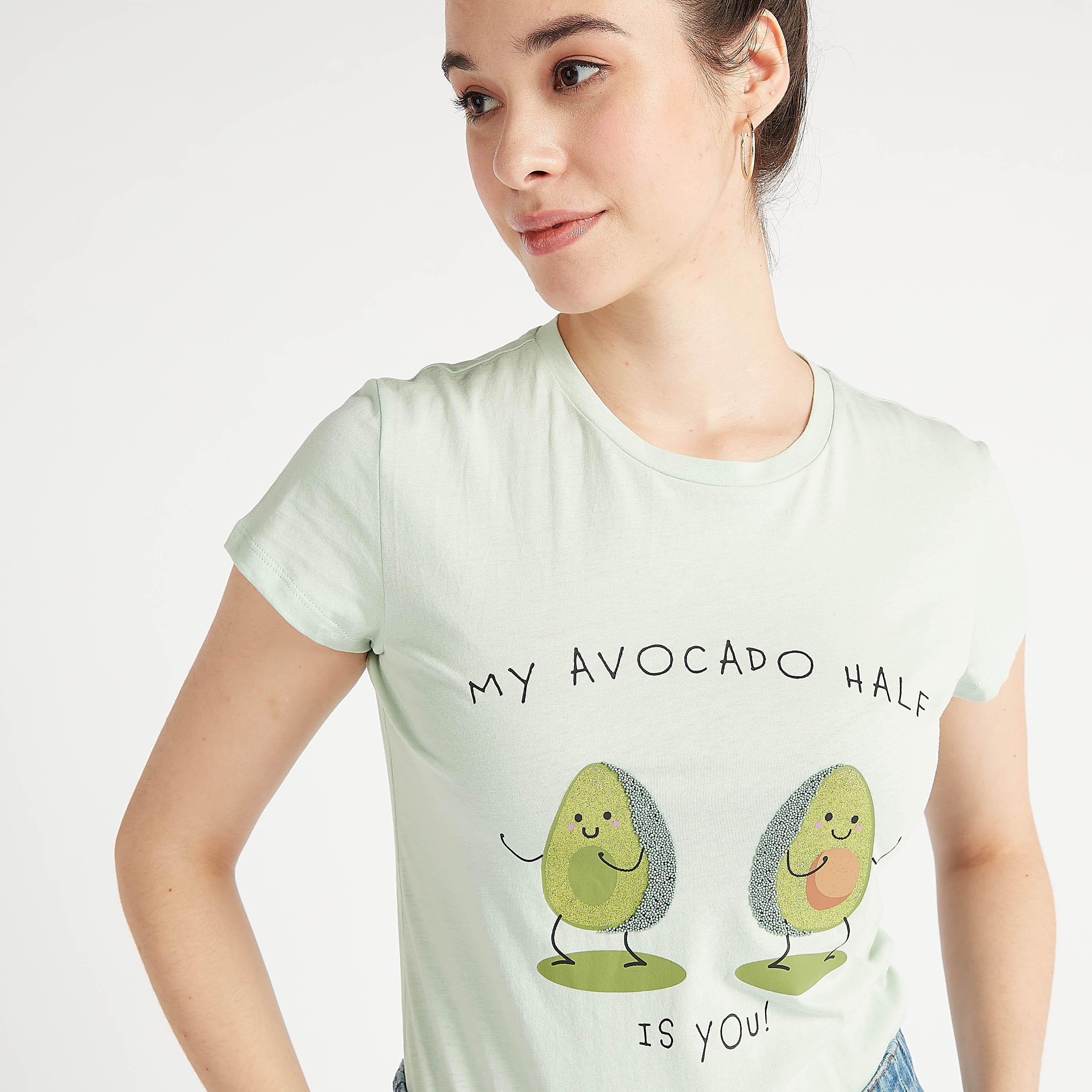 تيشيرت بياقة ضيّقة وأكمام كاب وطبعات-women-clothing-tshirts-image-3