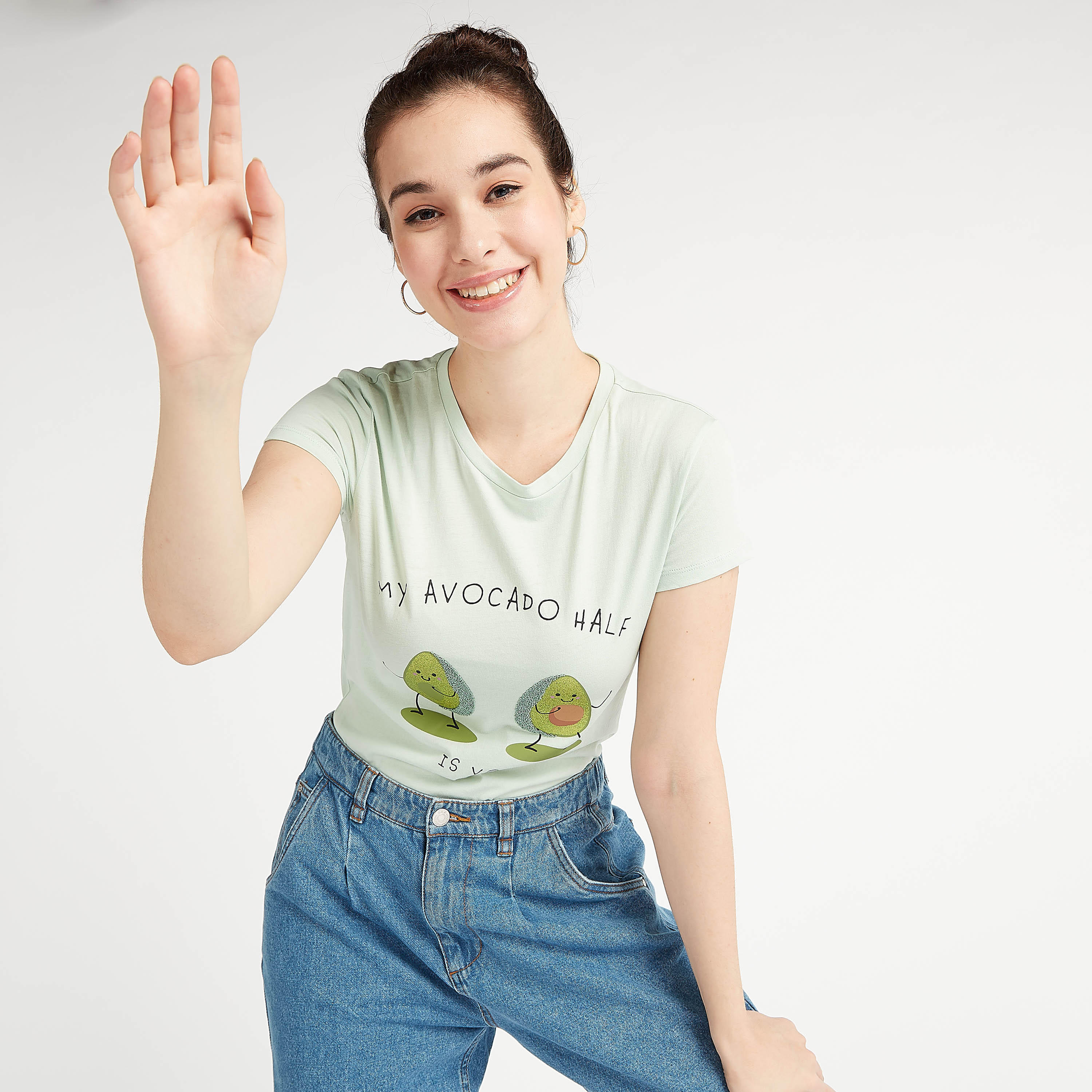 تيشيرت بياقة ضيّقة وأكمام كاب وطبعات-women-clothing-tshirts-image-5