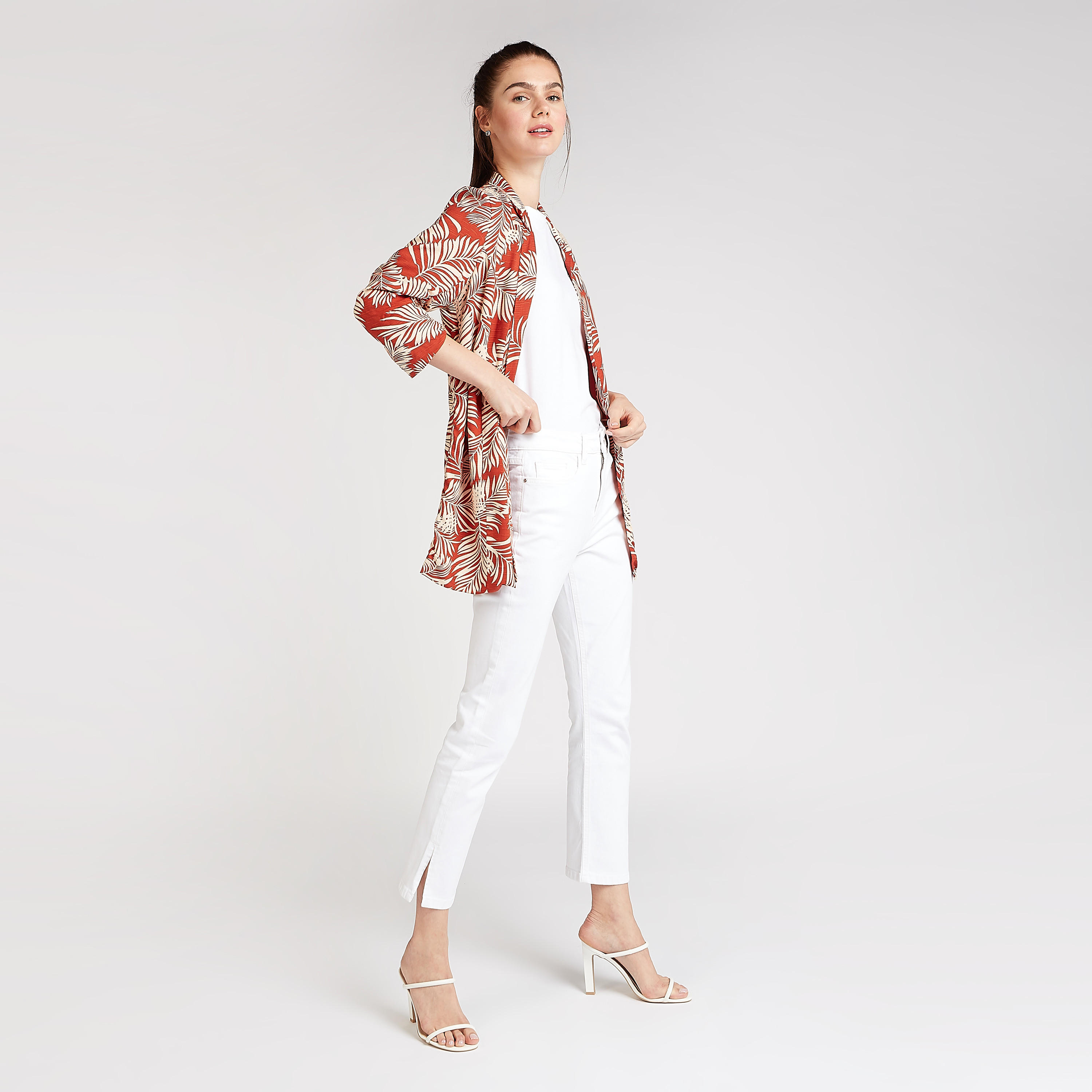 بنطلون جينز مستدام بطول الكاحل بزر إغلاق وجيوب-women-clothing-bottoms-jeans-image-2